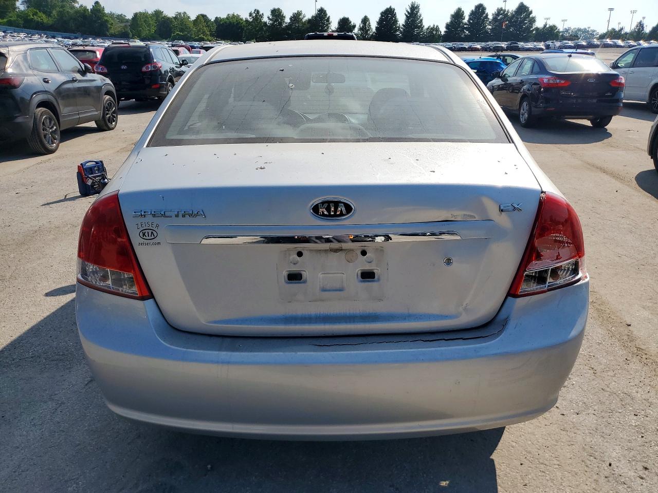 2009 Kia Spectra Lx Silver vin: KNAFE221195666844