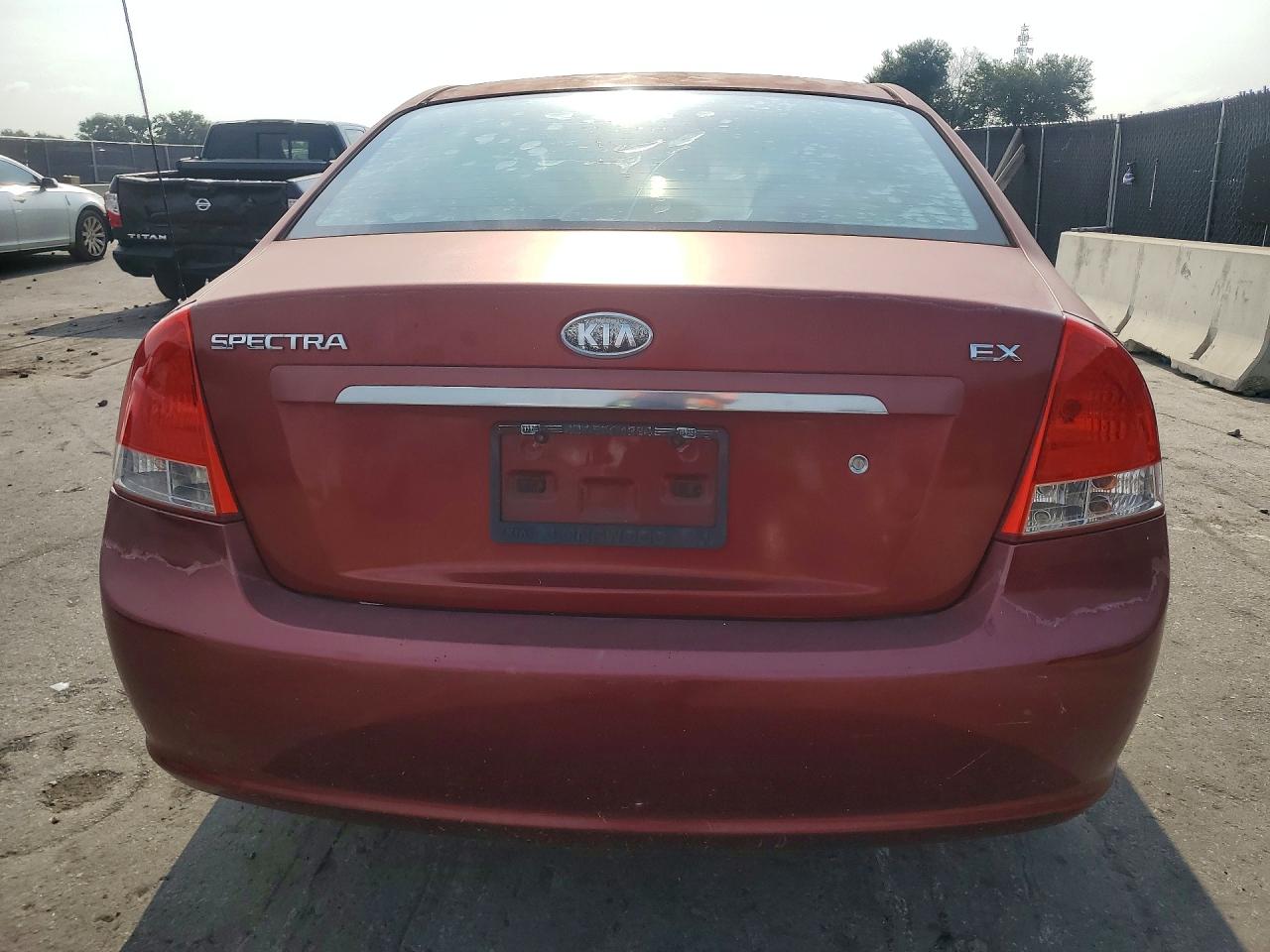 2009 Kia Spectra Lx Red vin: KNAFE221295598618