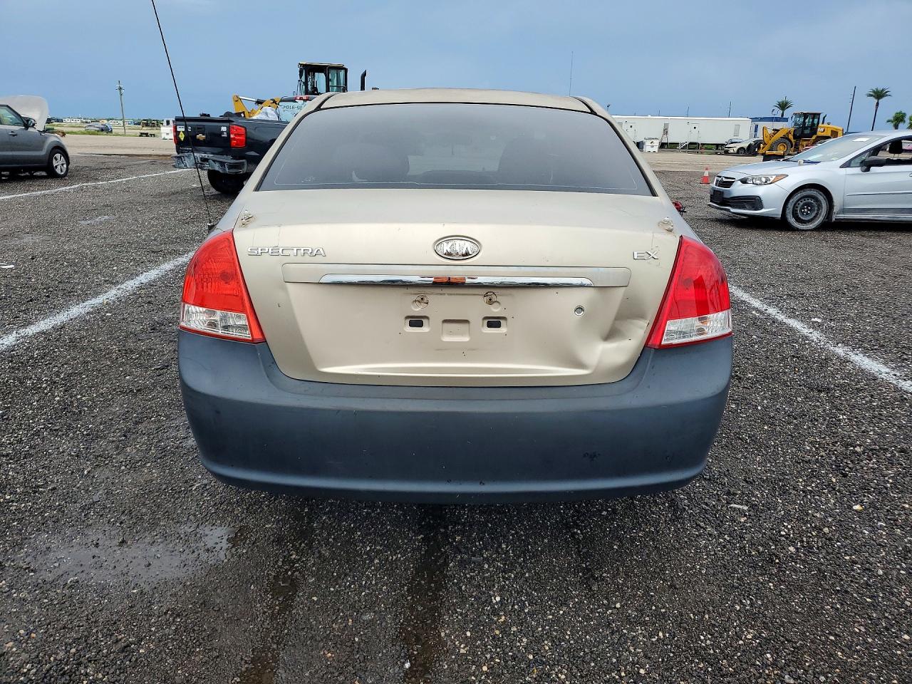 2009 Kia Spectra Lx Gold vin: KNAFE221295598859