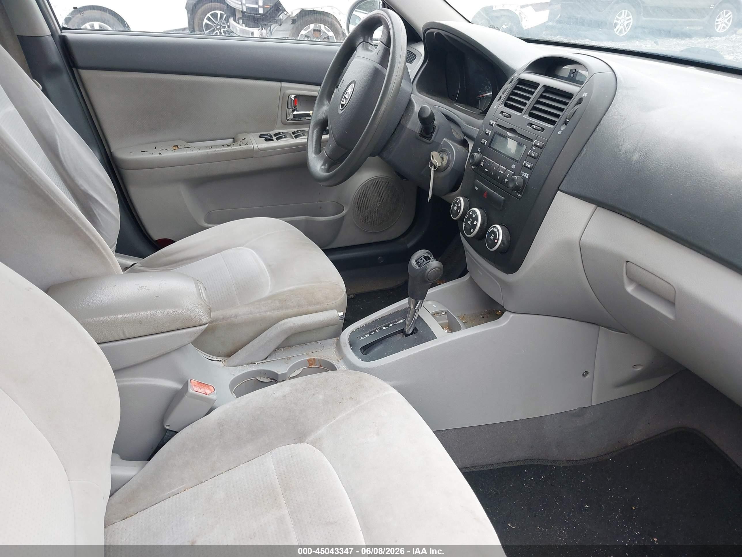 2009 Kia Spectra Ex Silver vin: KNAFE221295618804