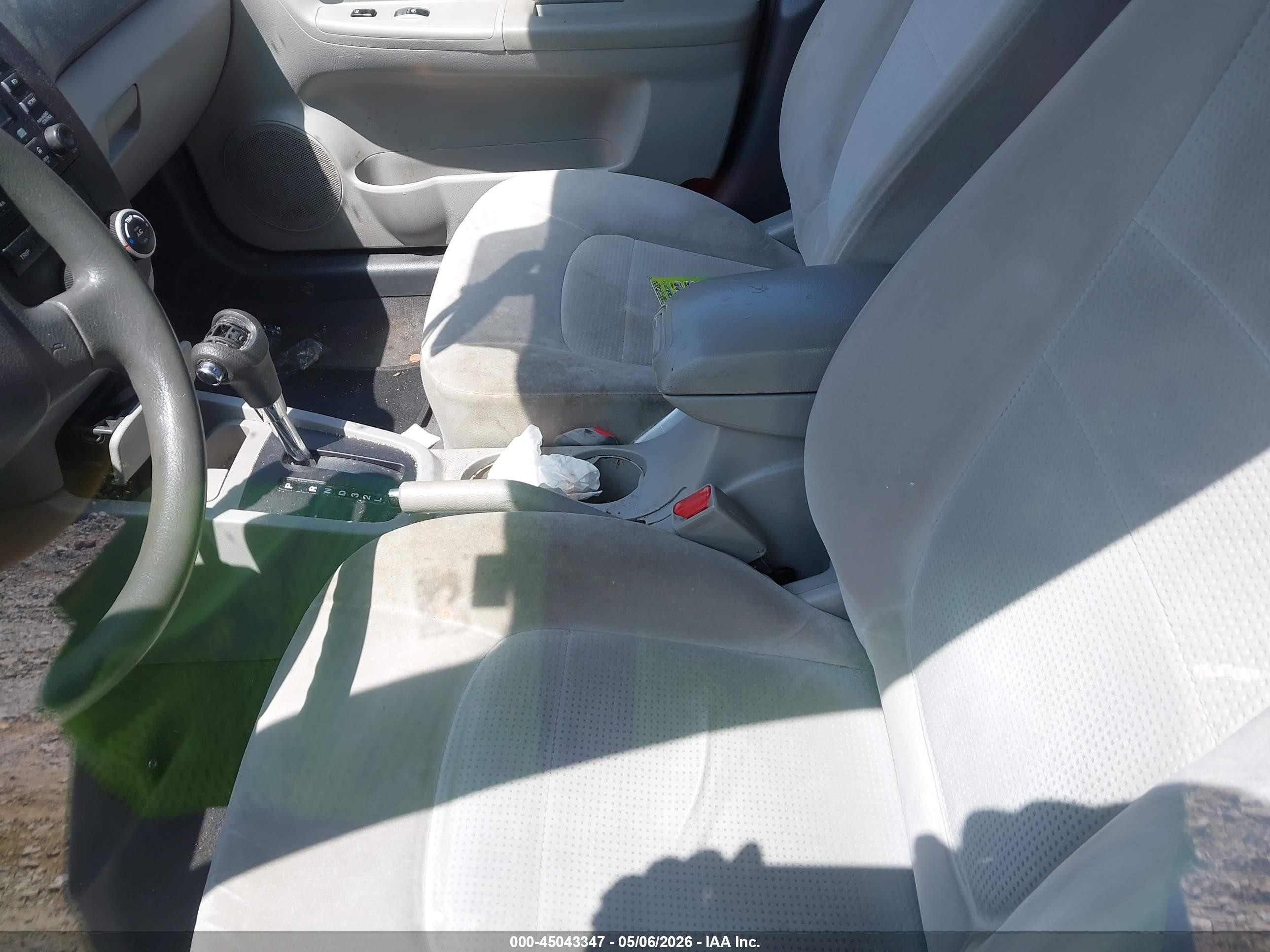 2009 Kia Spectra Ex Silver vin: KNAFE221295618804