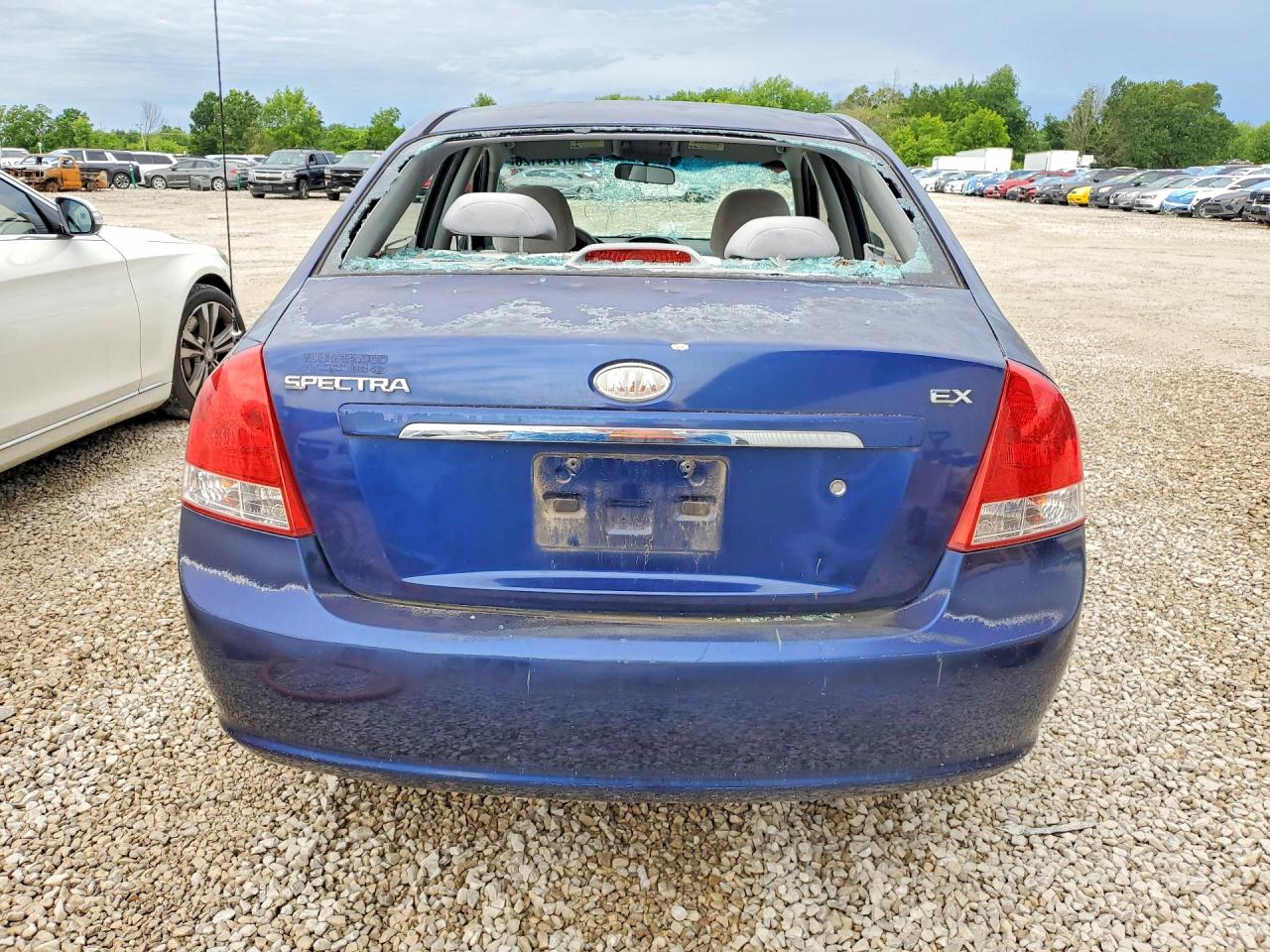 2009 Kia Spectra Lx Blue vin: KNAFE221295636476