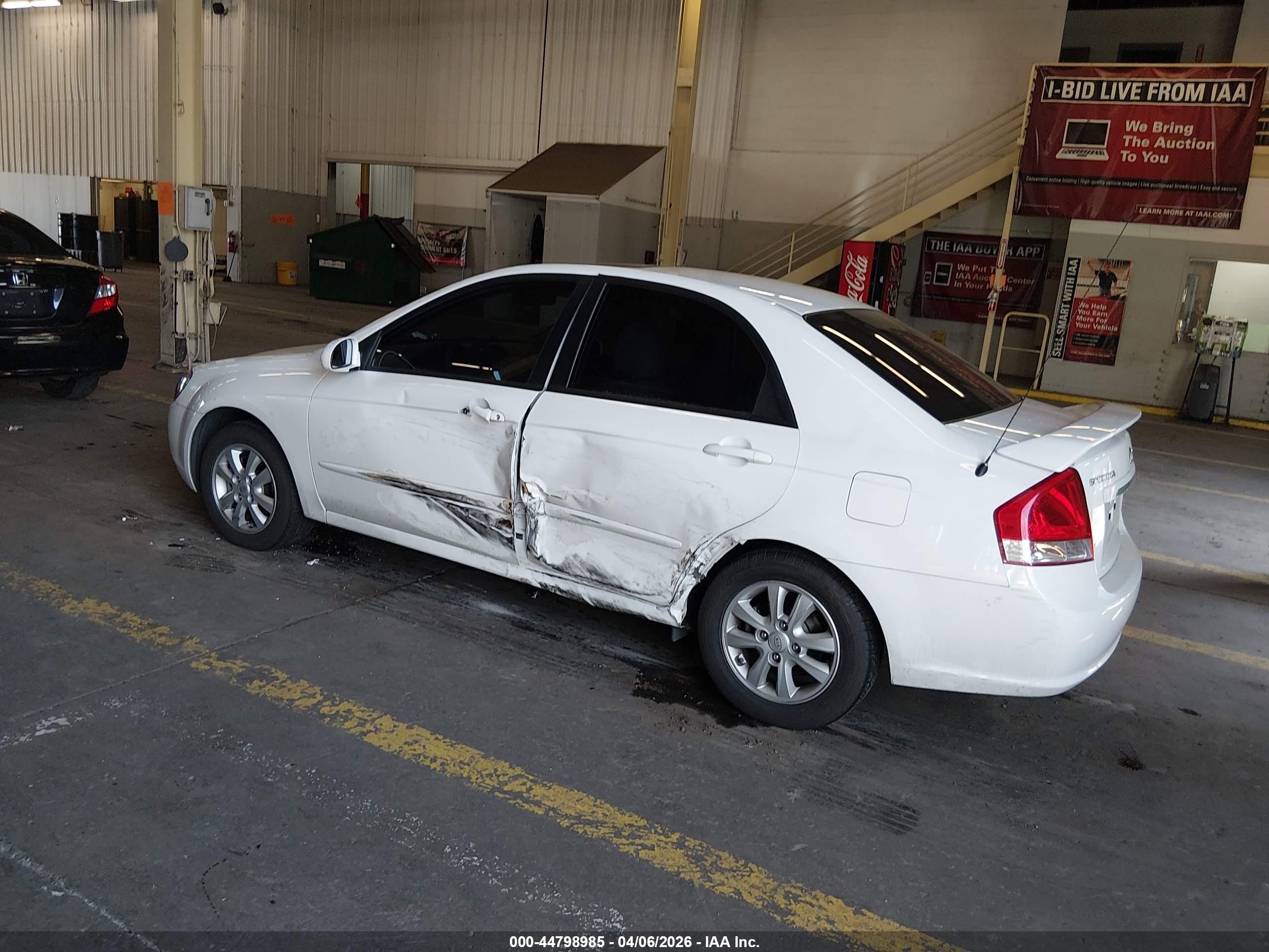 2009 Kia Spectra Ex White vin: KNAFE221295654363