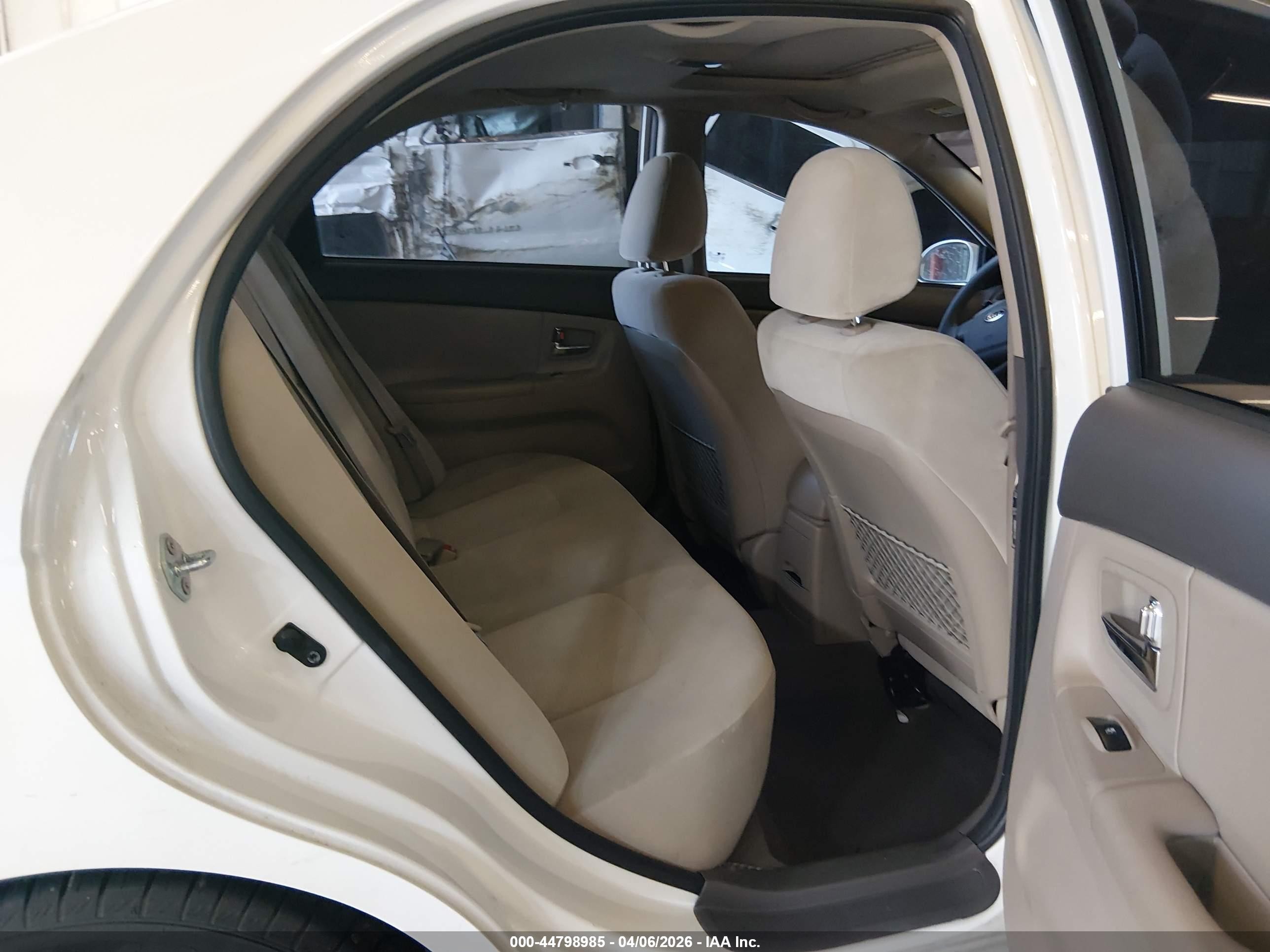 2009 Kia Spectra Ex White vin: KNAFE221295654363