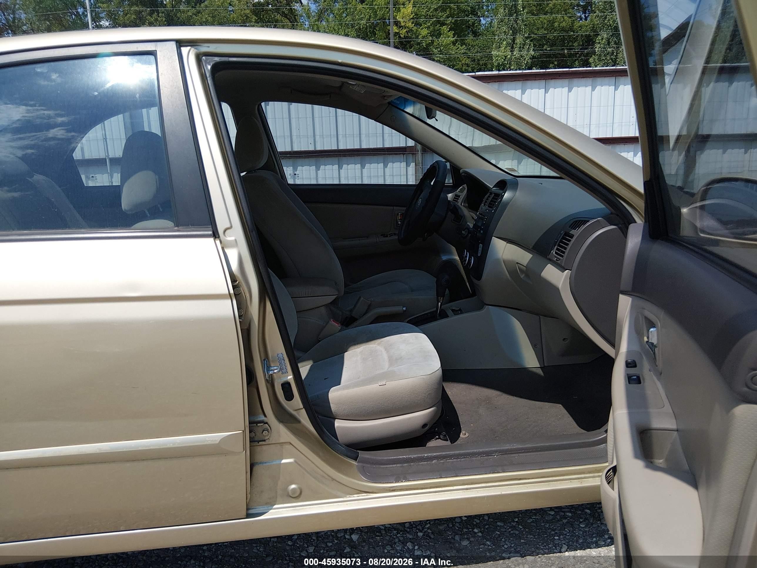 2009 Kia Spectra Ex Gold vin: KNAFE221295657571