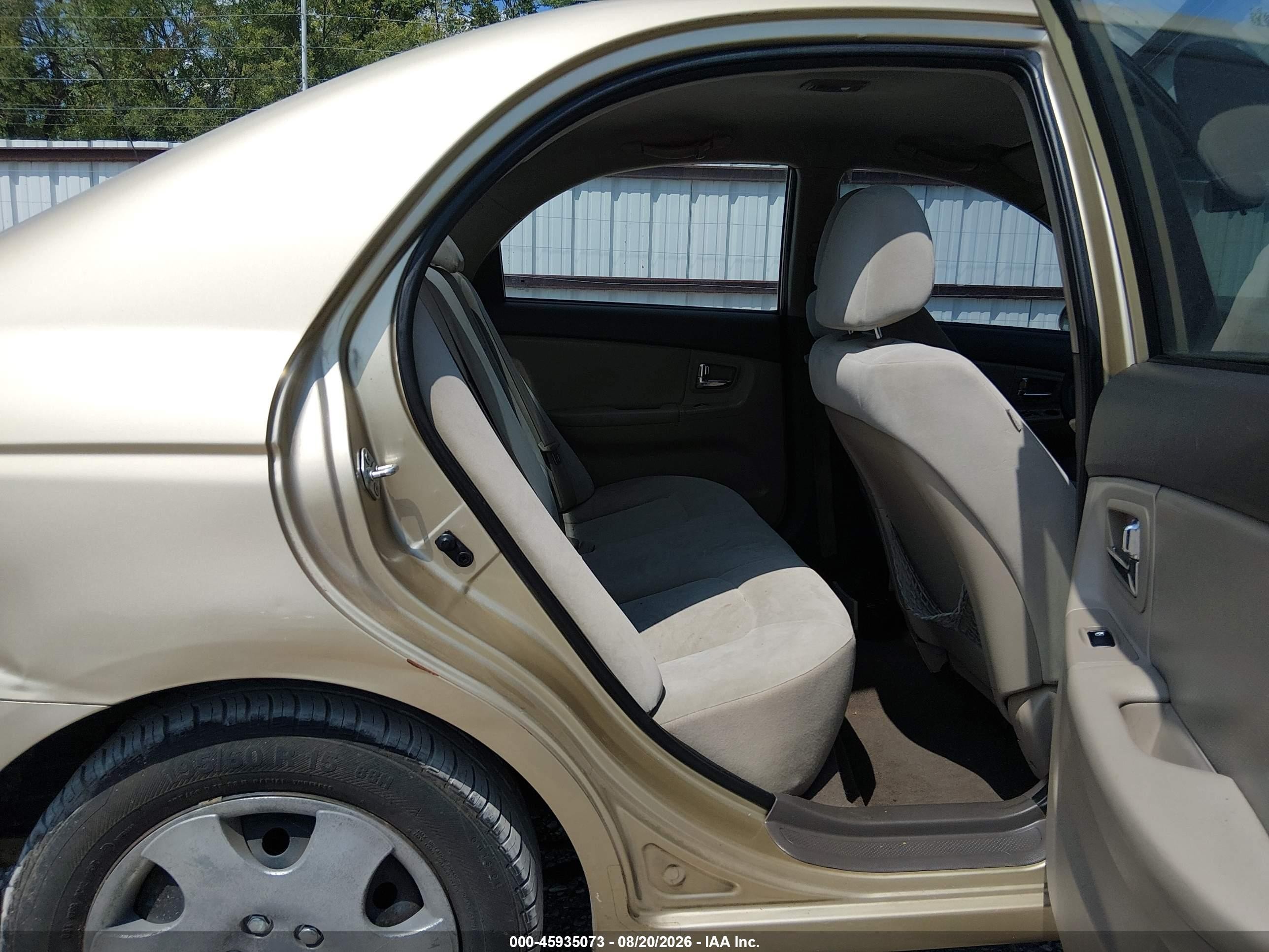 2009 Kia Spectra Ex Gold vin: KNAFE221295657571