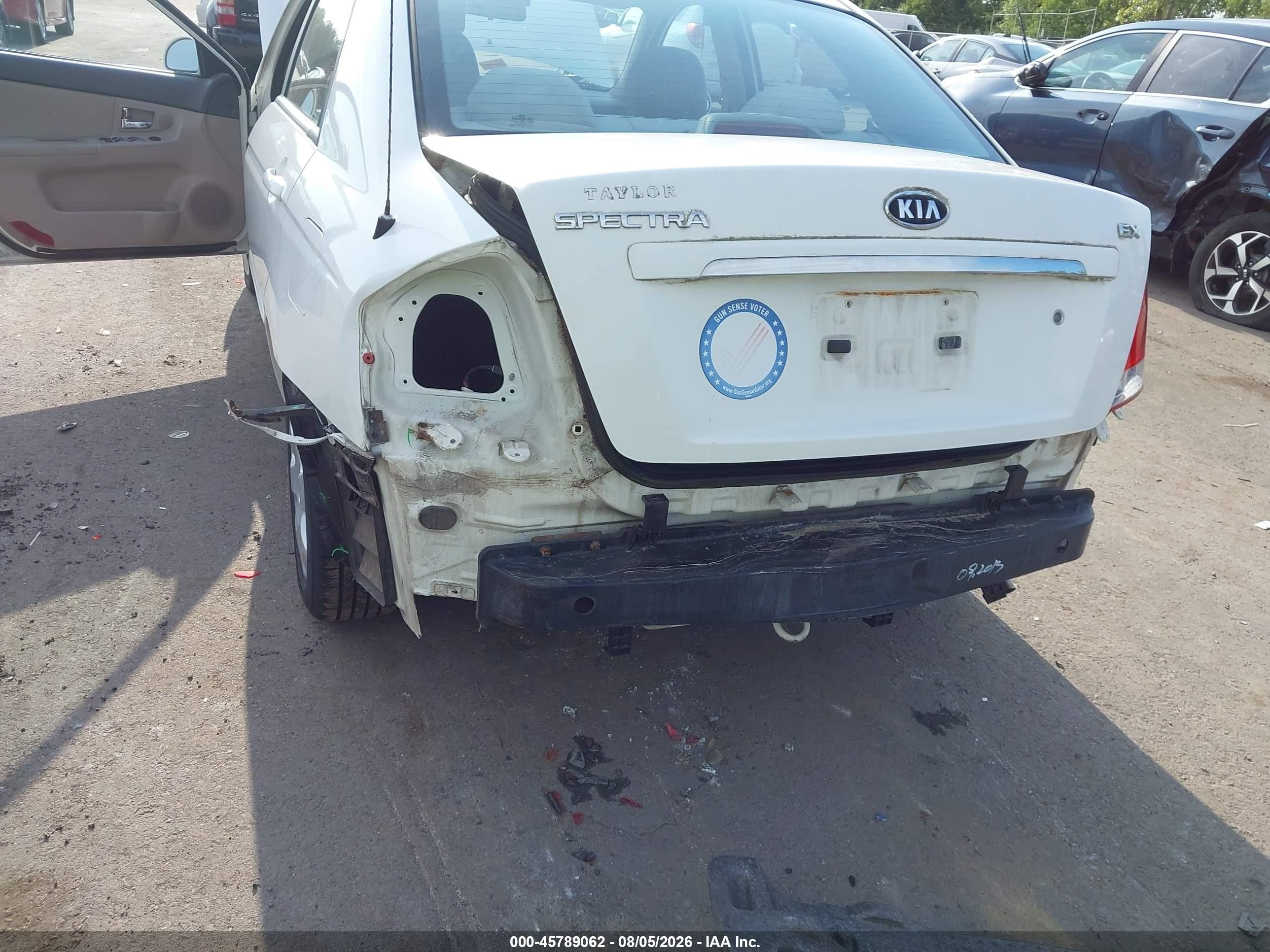 2009 Kia Spectra Ex White vin: KNAFE221395624031