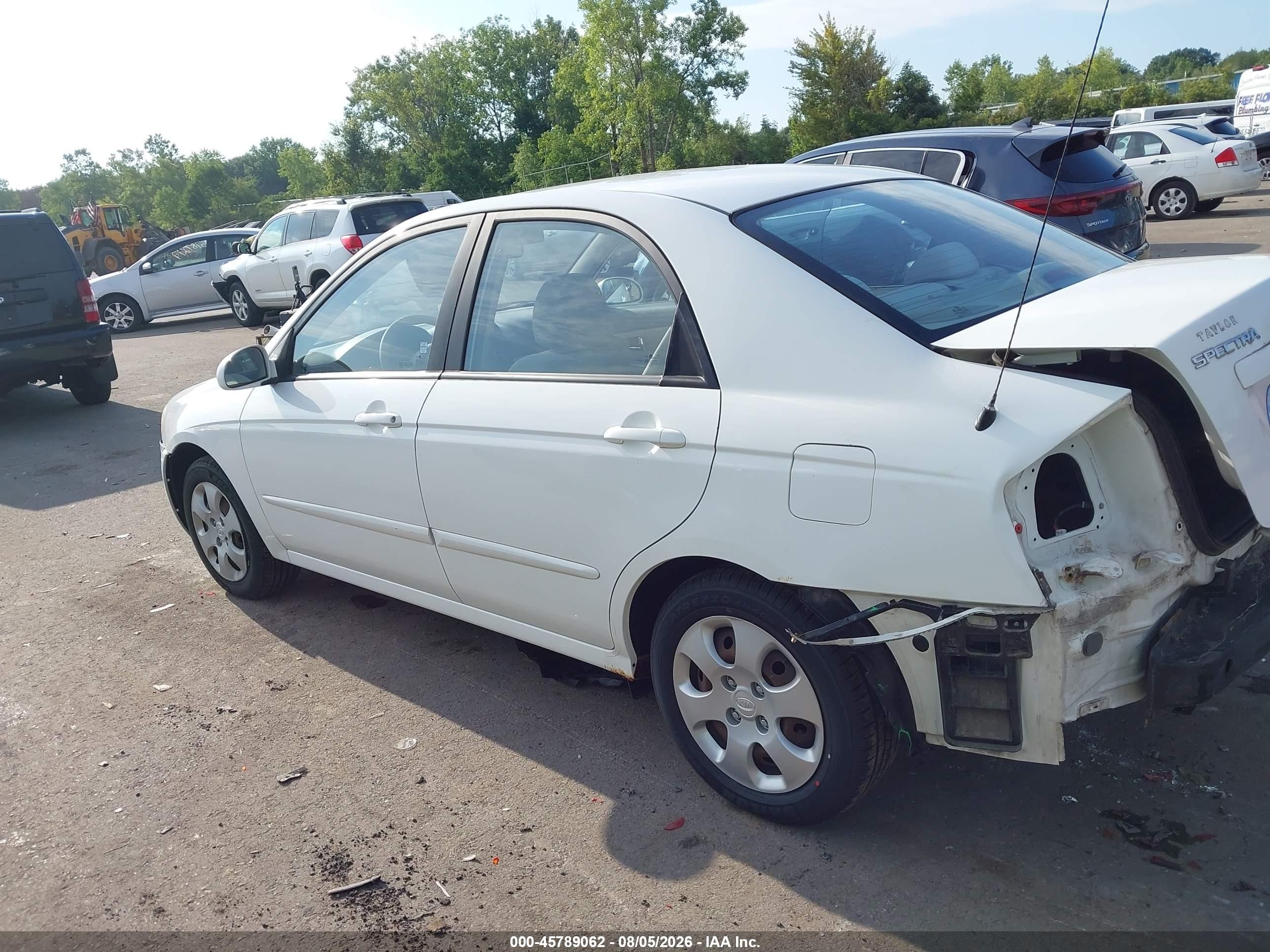 2009 Kia Spectra Ex White vin: KNAFE221395624031