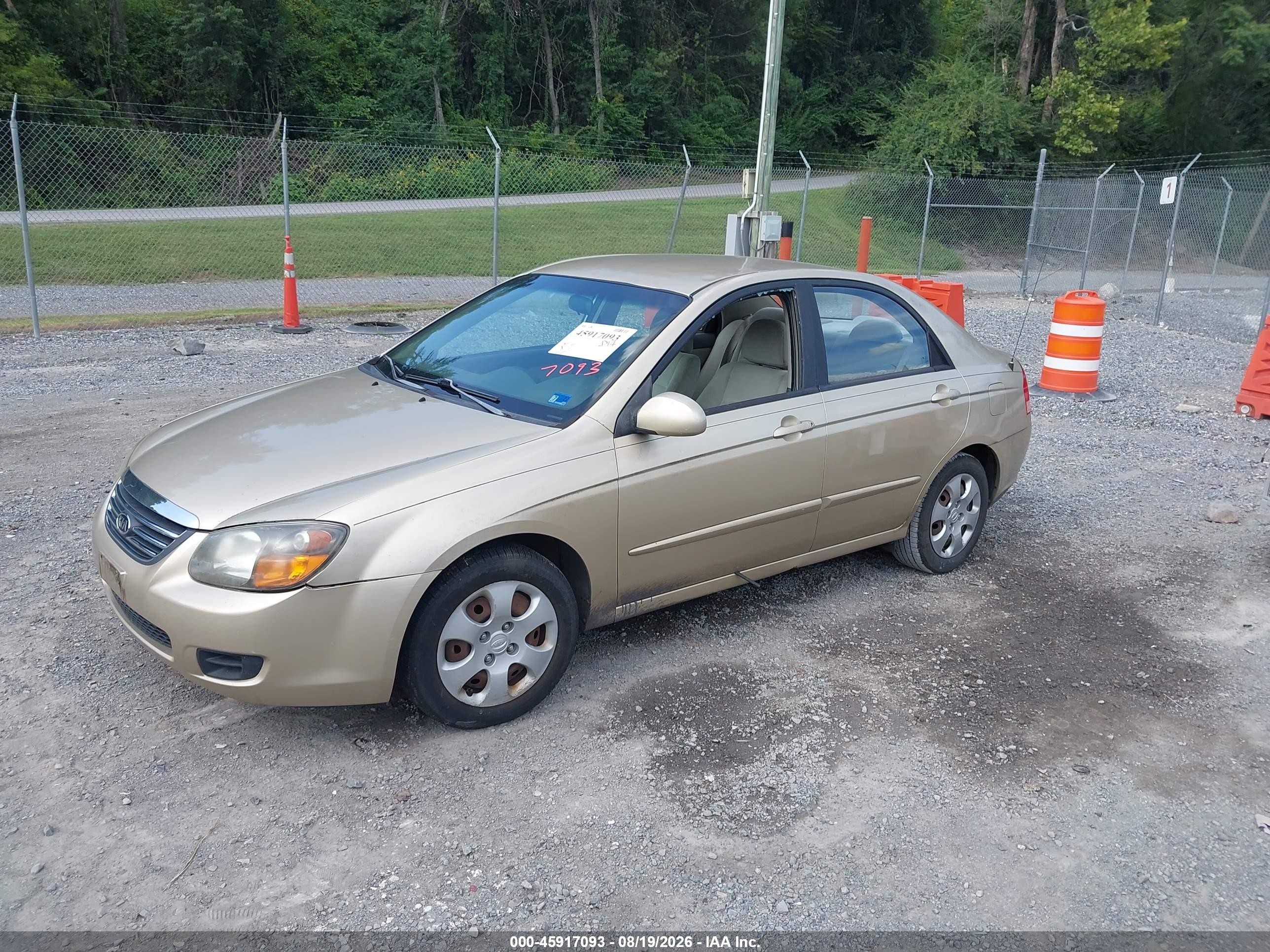 2009 Kia Spectra Ex Gold vin: KNAFE221395652220
