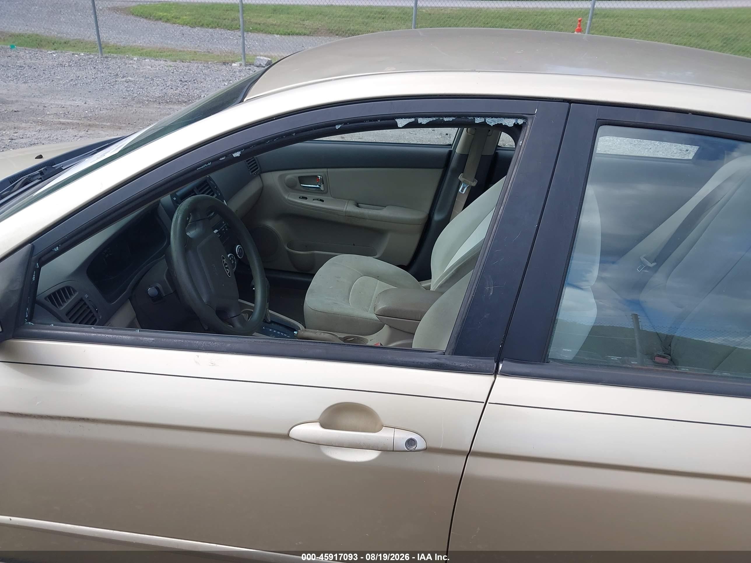 2009 Kia Spectra Ex Gold vin: KNAFE221395652220