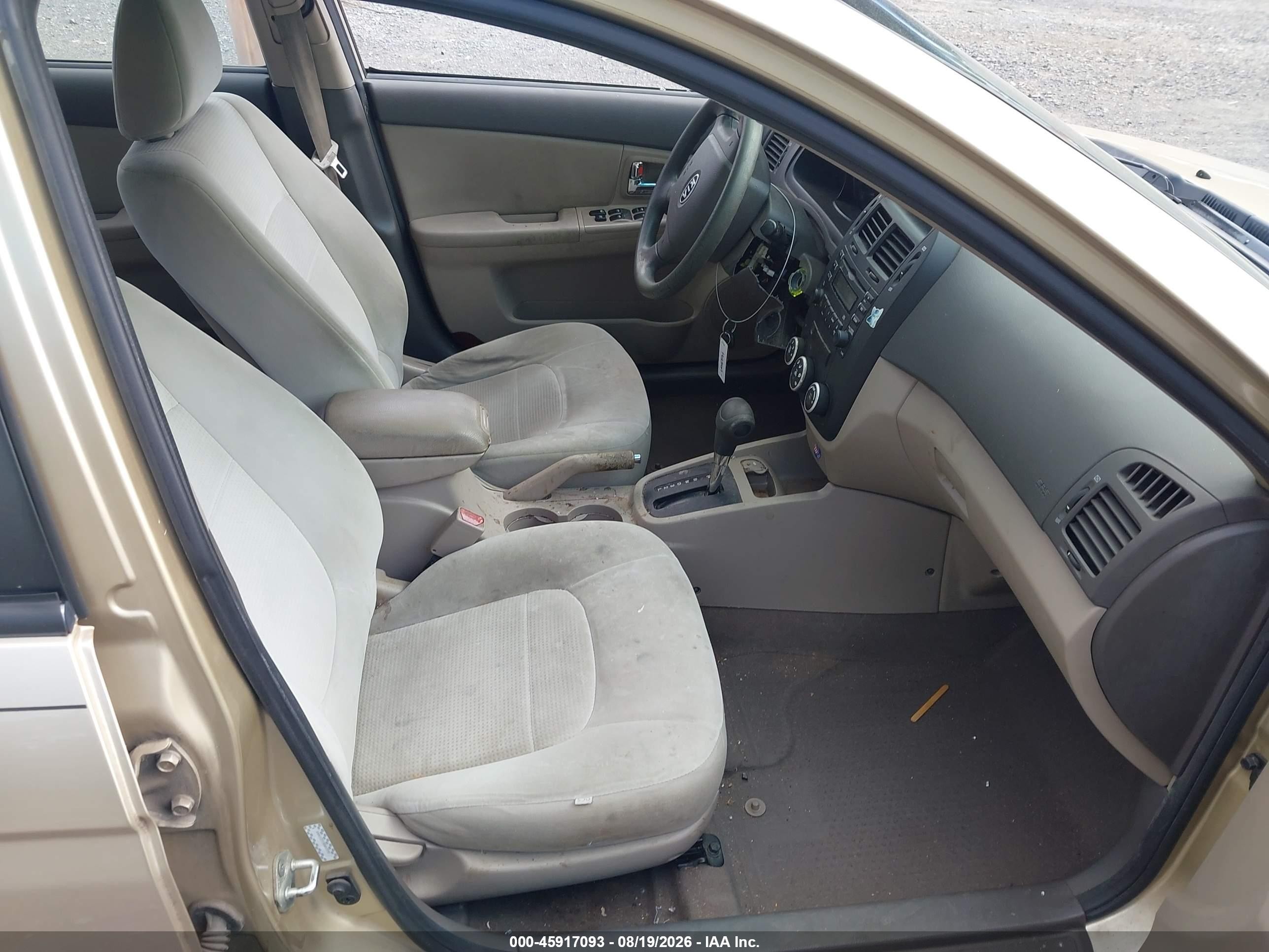 2009 Kia Spectra Ex Gold vin: KNAFE221395652220