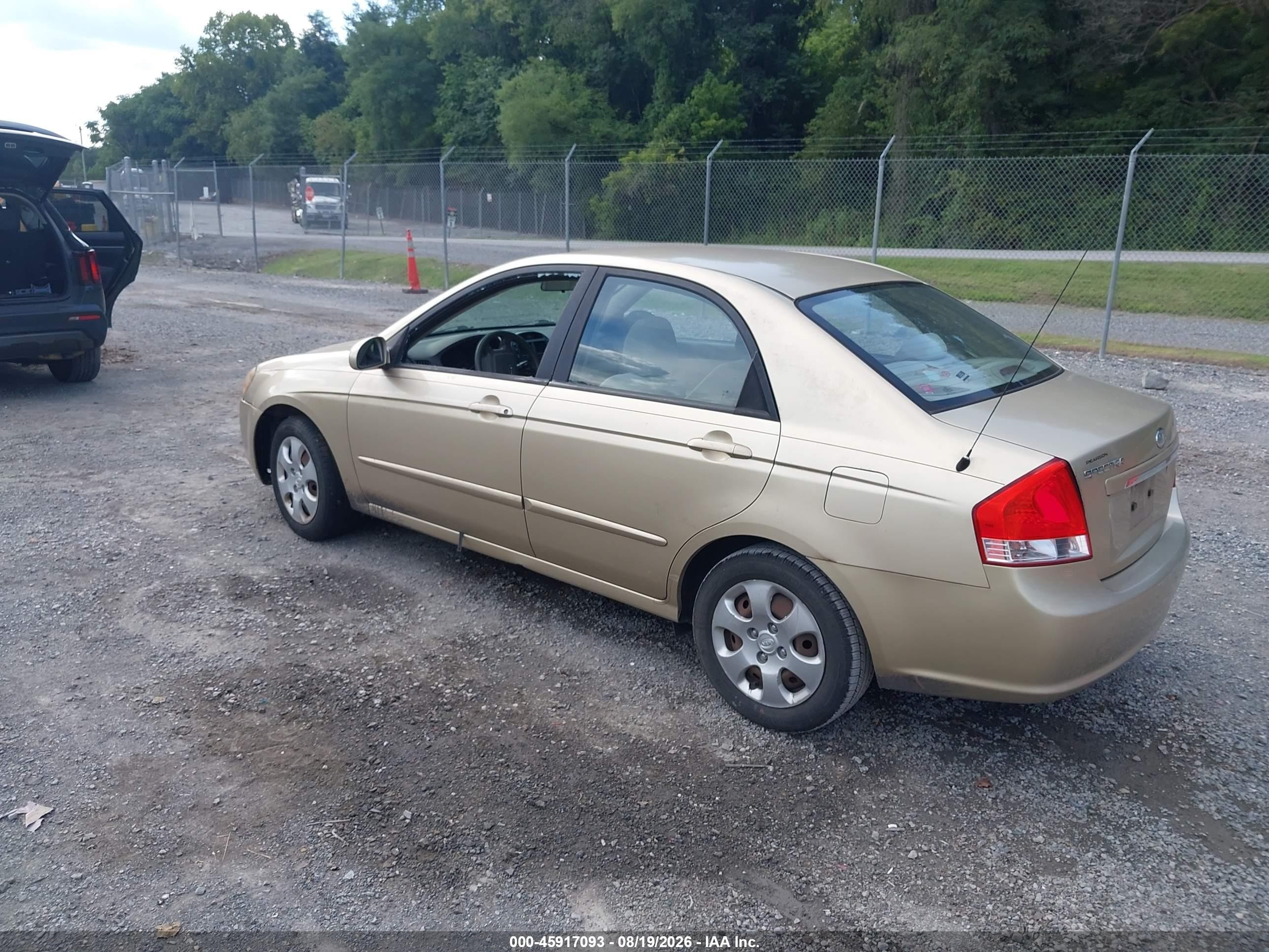 2009 Kia Spectra Ex Gold vin: KNAFE221395652220