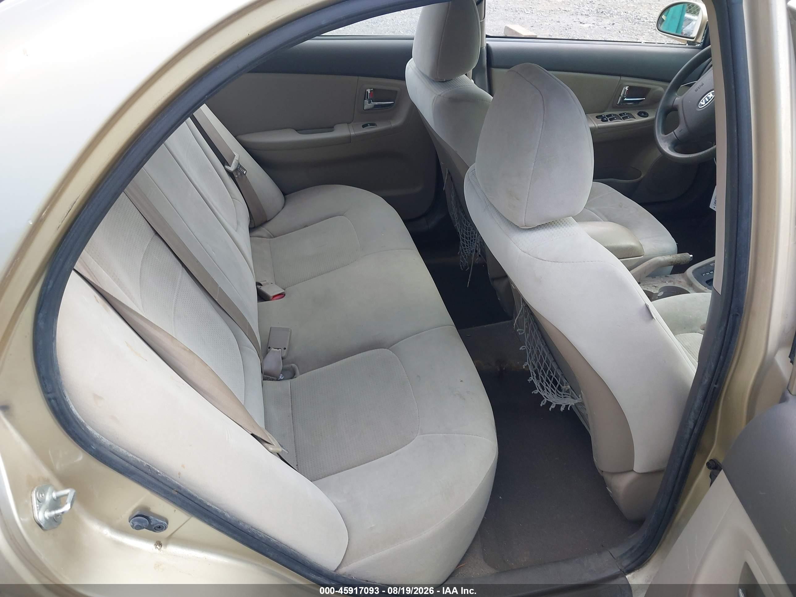 2009 Kia Spectra Ex Gold vin: KNAFE221395652220