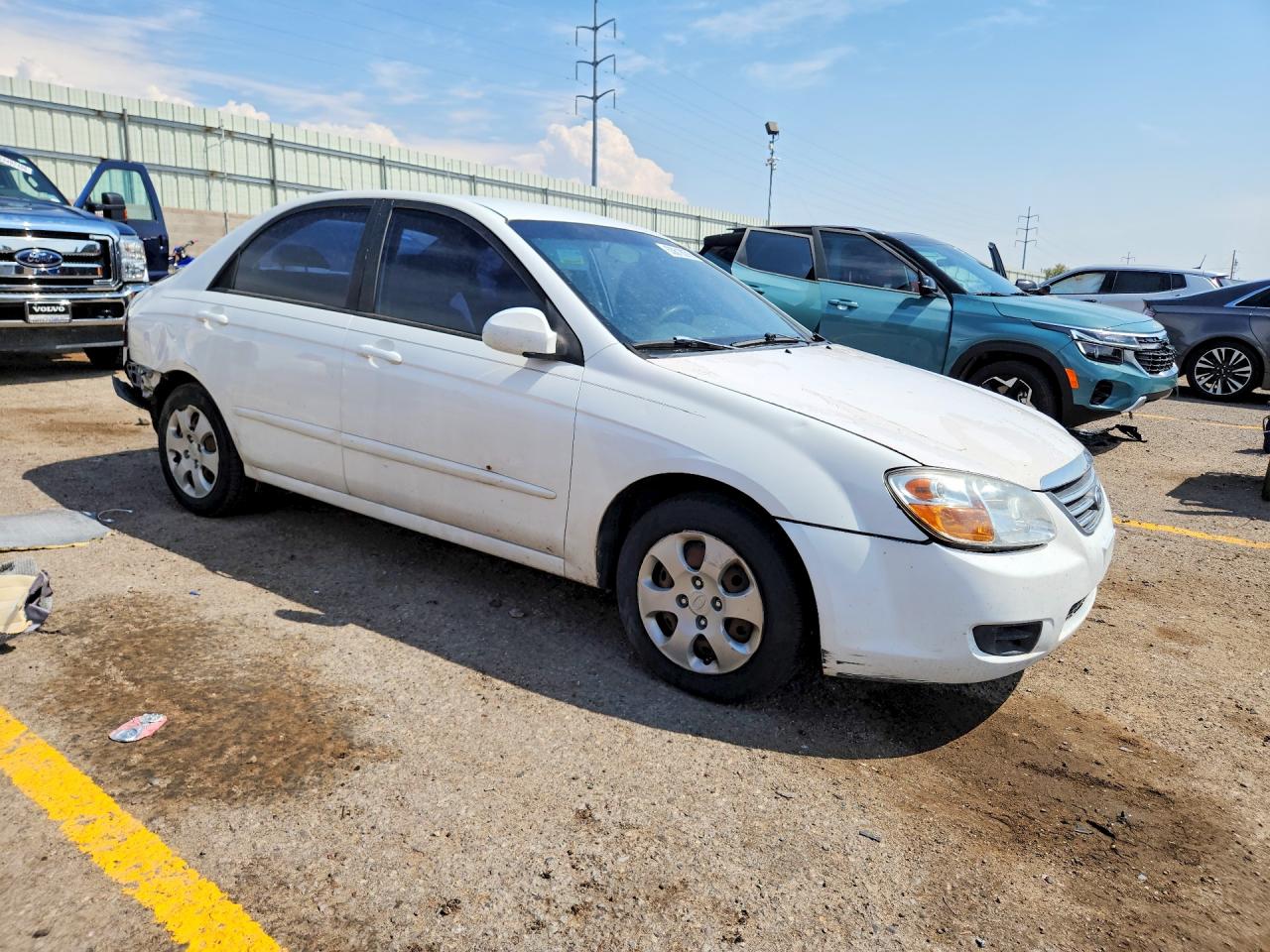 2009 Kia Spectra White vin: KNAFE221595630347