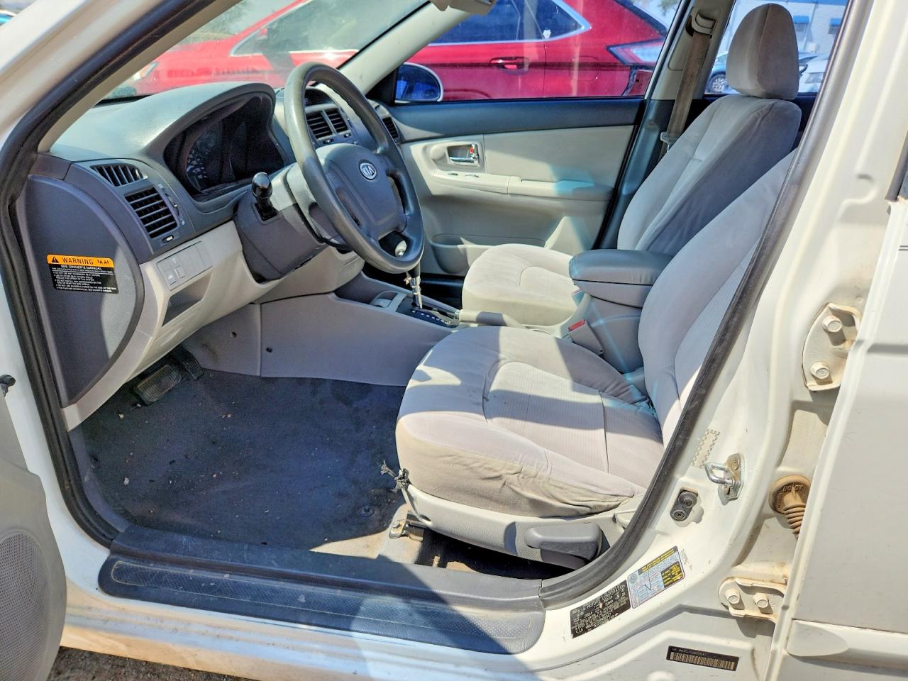 2009 Kia Spectra White vin: KNAFE221595630347