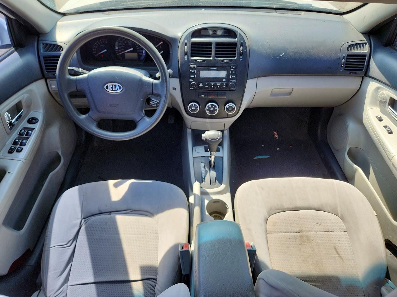 2009 Kia Spectra White vin: KNAFE221595630347
