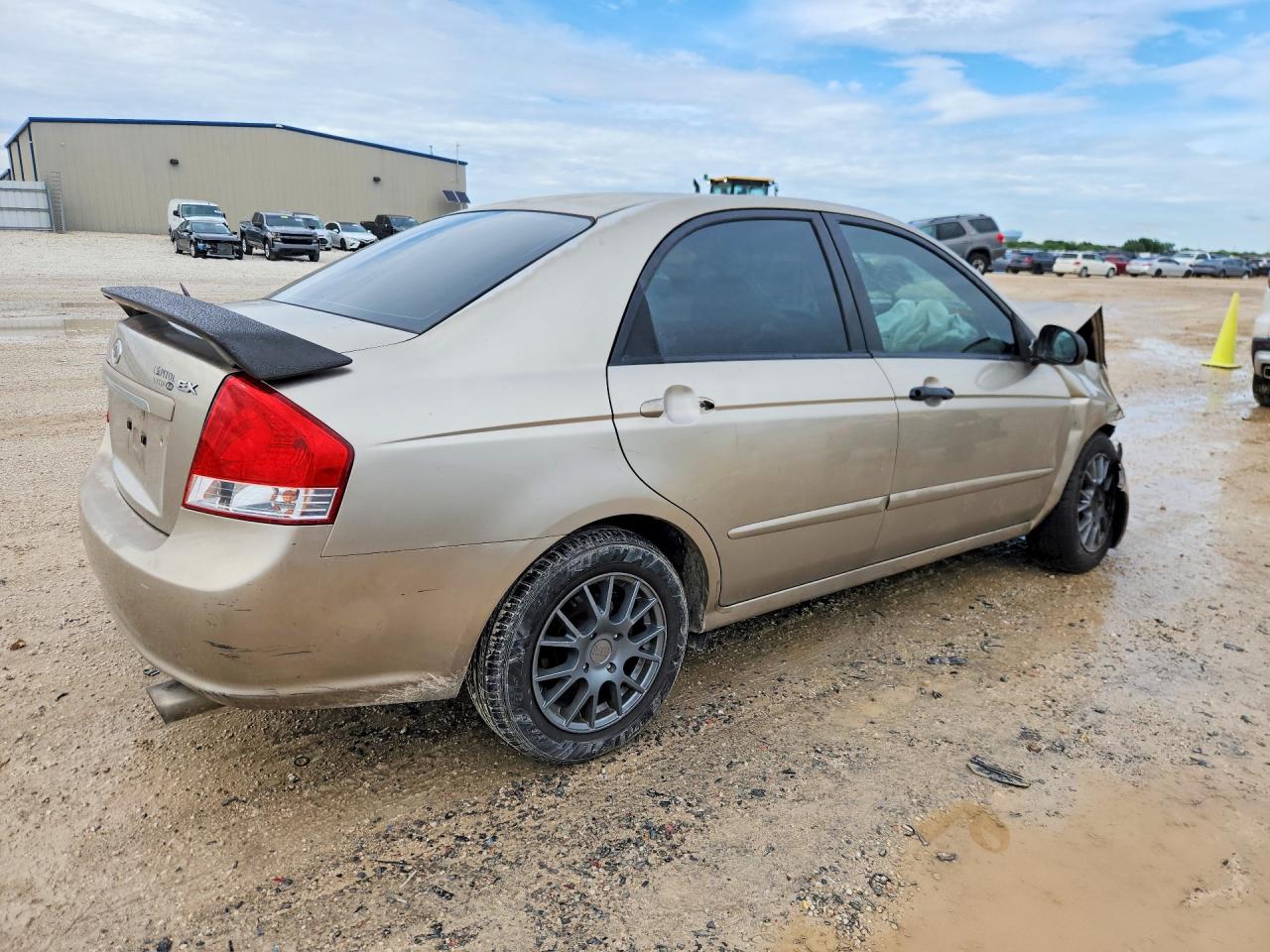 2009 Kia Spectra Lx Gold vin: KNAFE221695588447