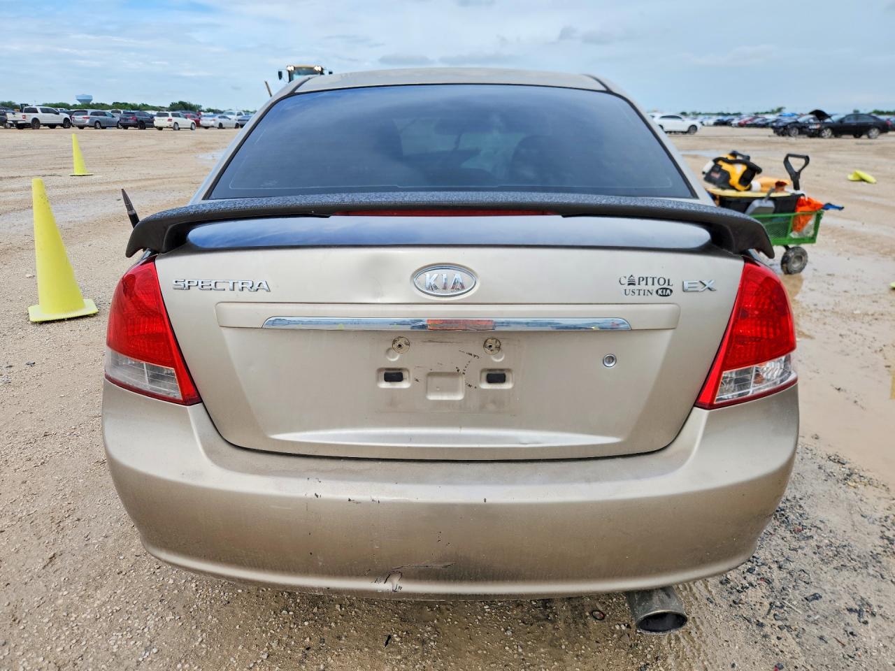 2009 Kia Spectra Lx Gold vin: KNAFE221695588447