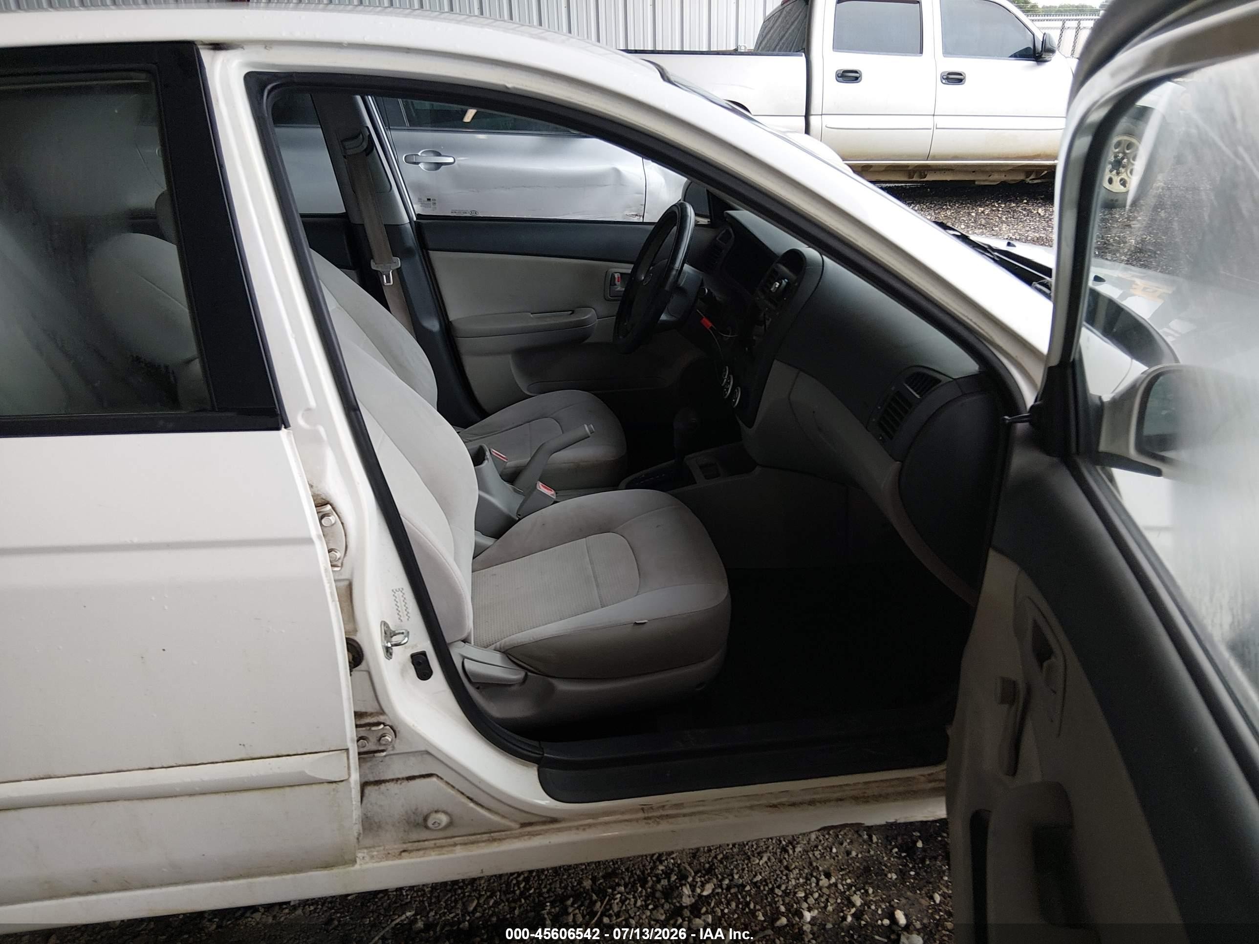 2009 Kia Spectra Lx Белый vin: KNAFE221695624184
