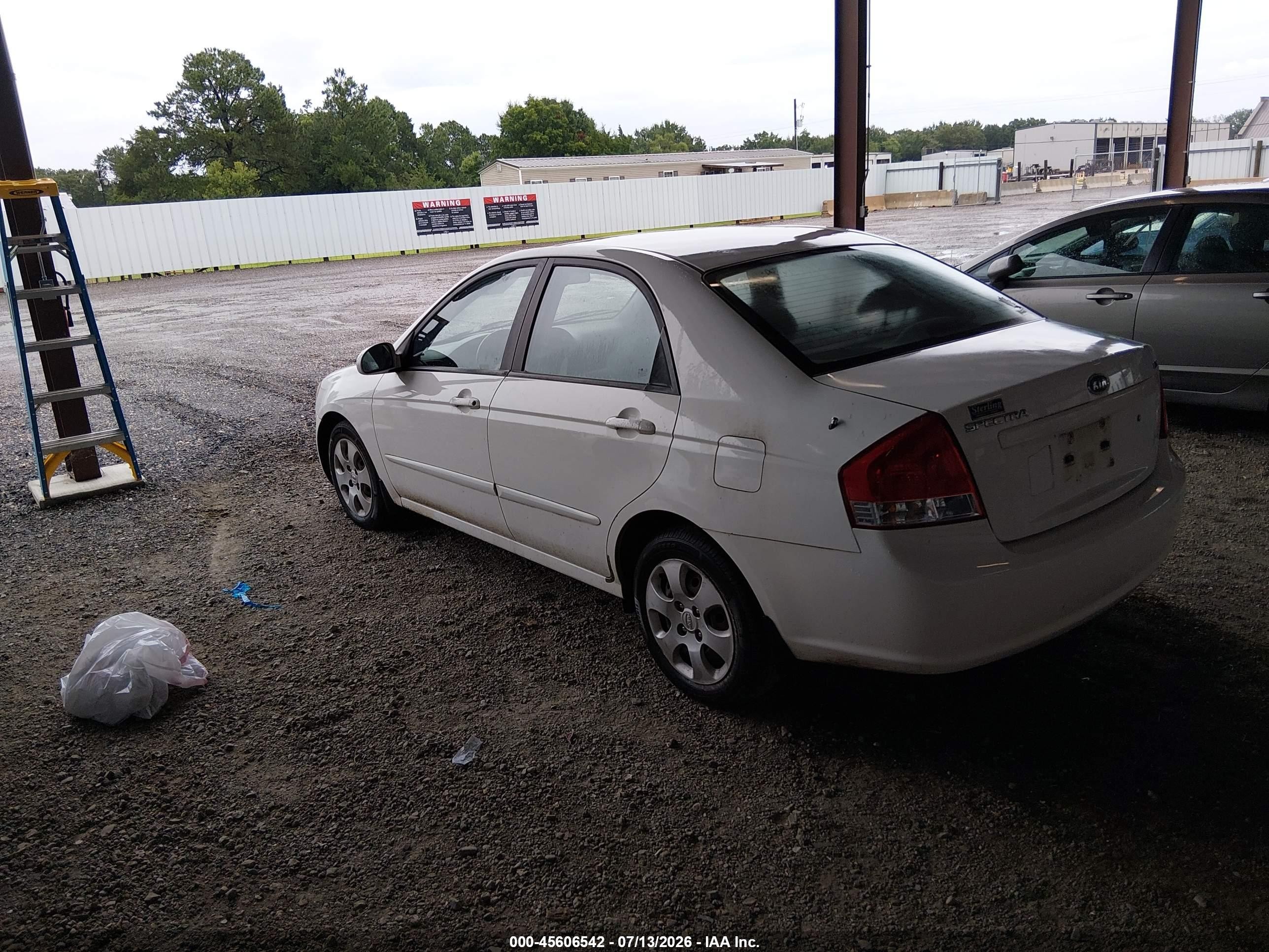 2009 Kia Spectra Lx Белый vin: KNAFE221695624184