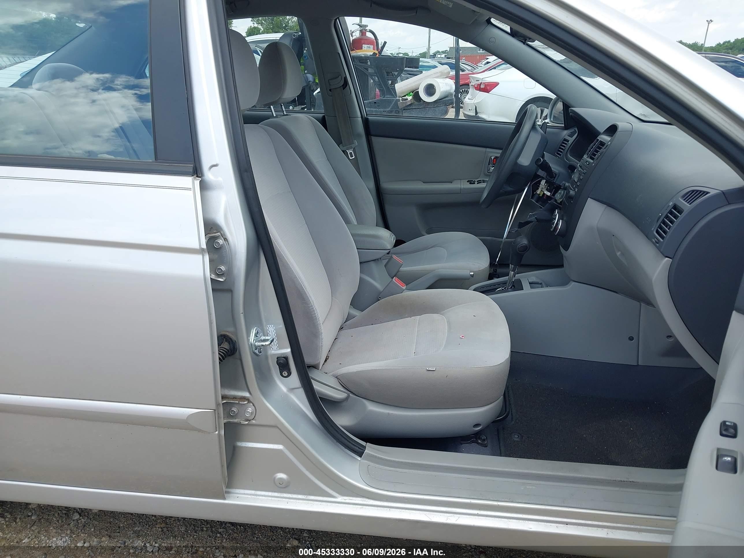 2009 Kia Spectra Ex Серебряный vin: KNAFE221795590966