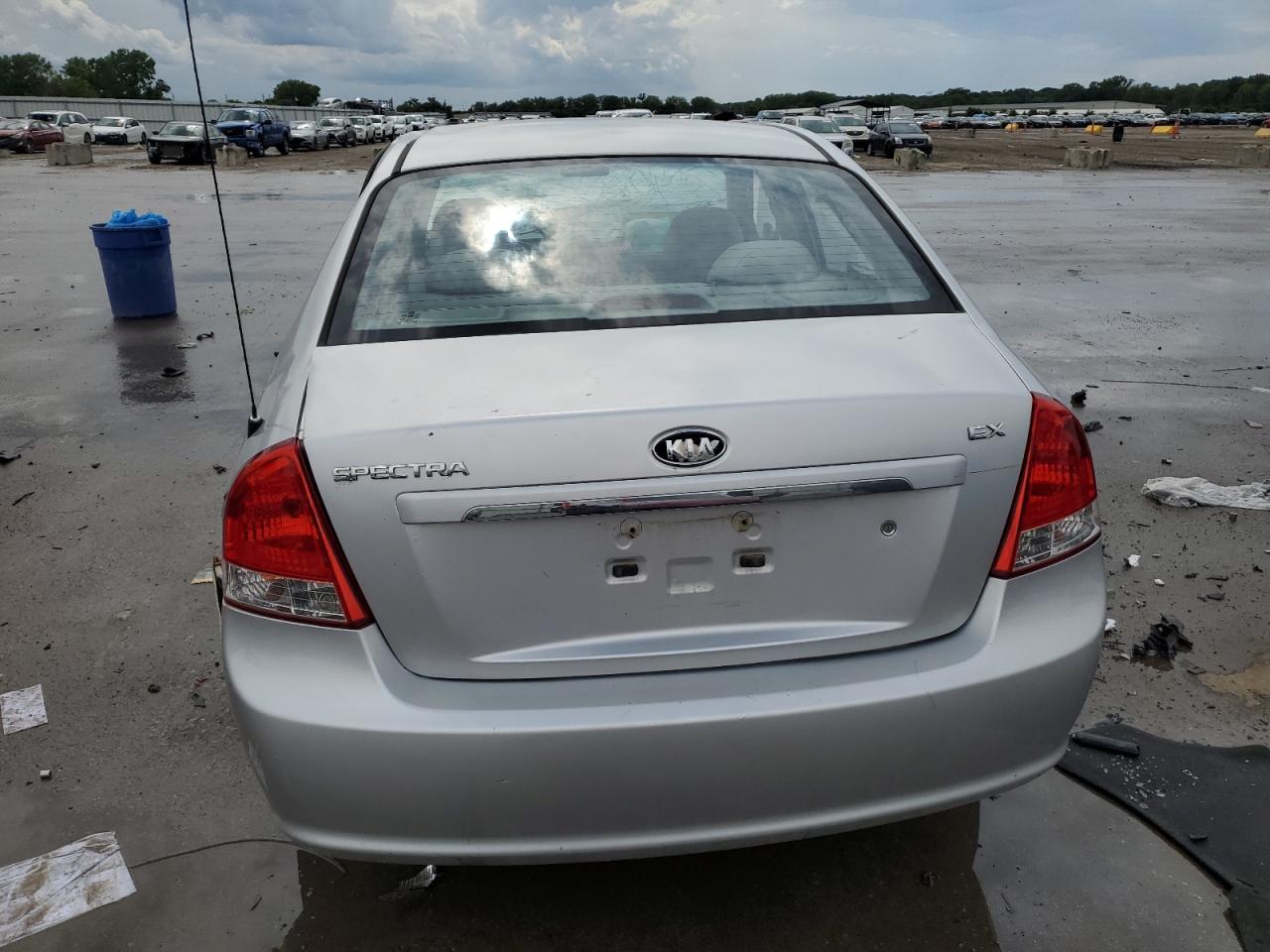 2009 Kia Spectra Ex Gray vin: KNAFE221795658103