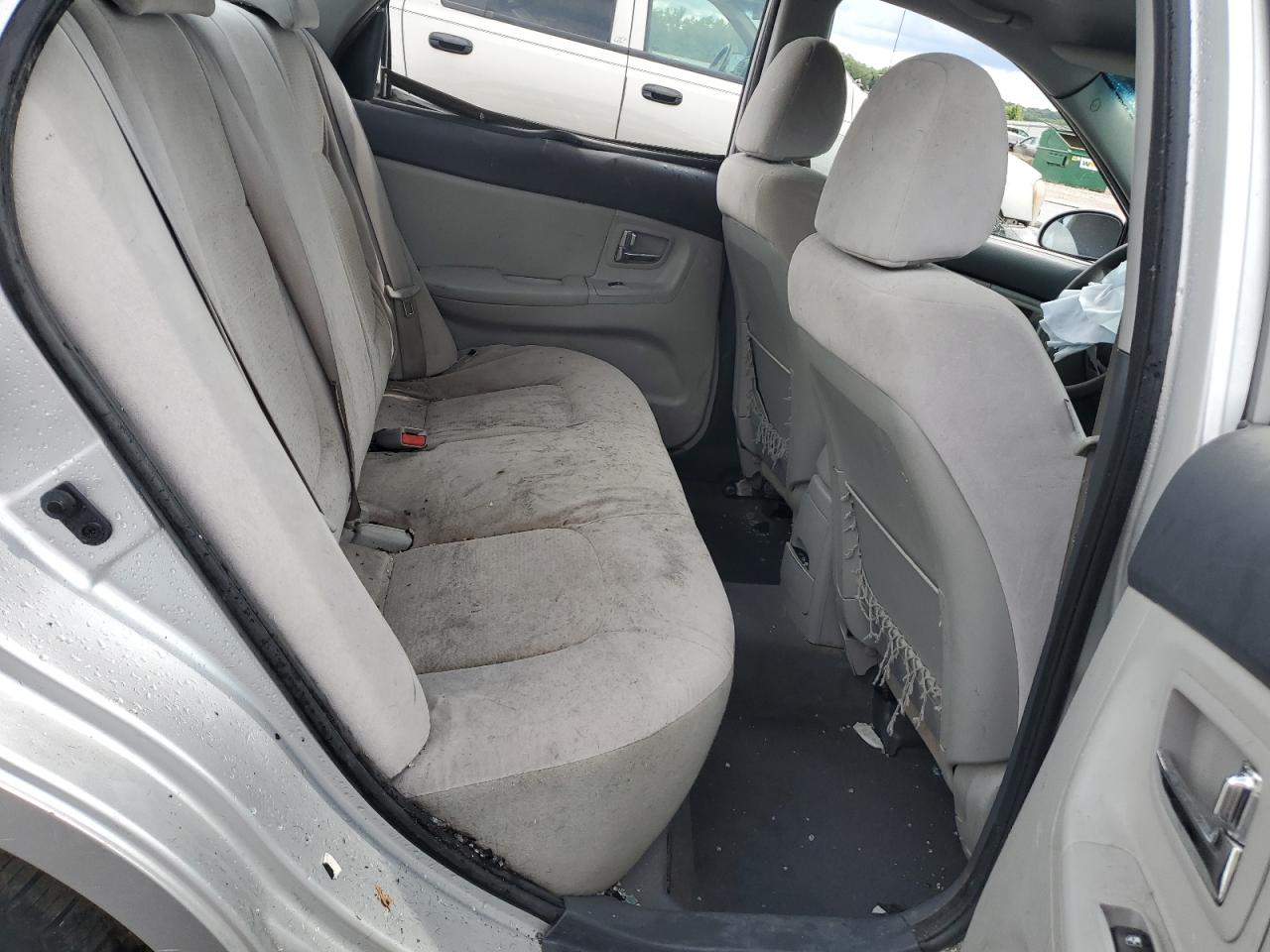 2009 Kia Spectra Ex Gray vin: KNAFE221795658103