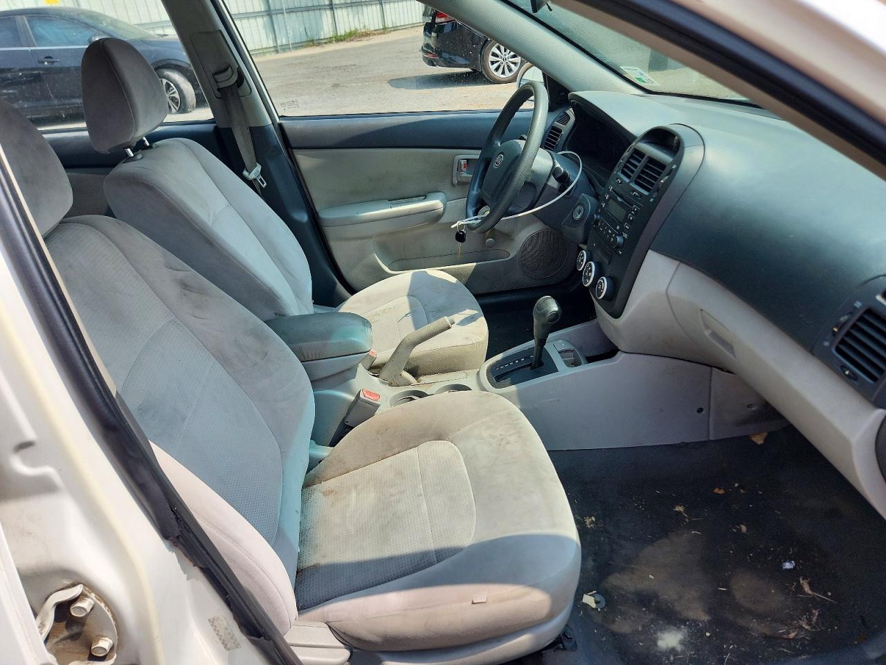 2009 Kia Spectra Lx White vin: KNAFE221995620775