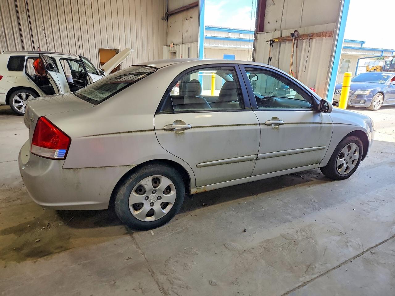 2009 Kia Spectra Lx Silver vin: KNAFE221X95620557