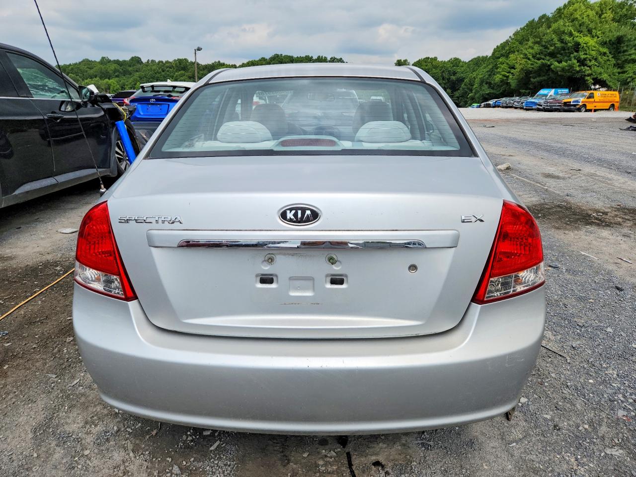 2009 Kia Spectra Lx Silver vin: KNAFE222095638994