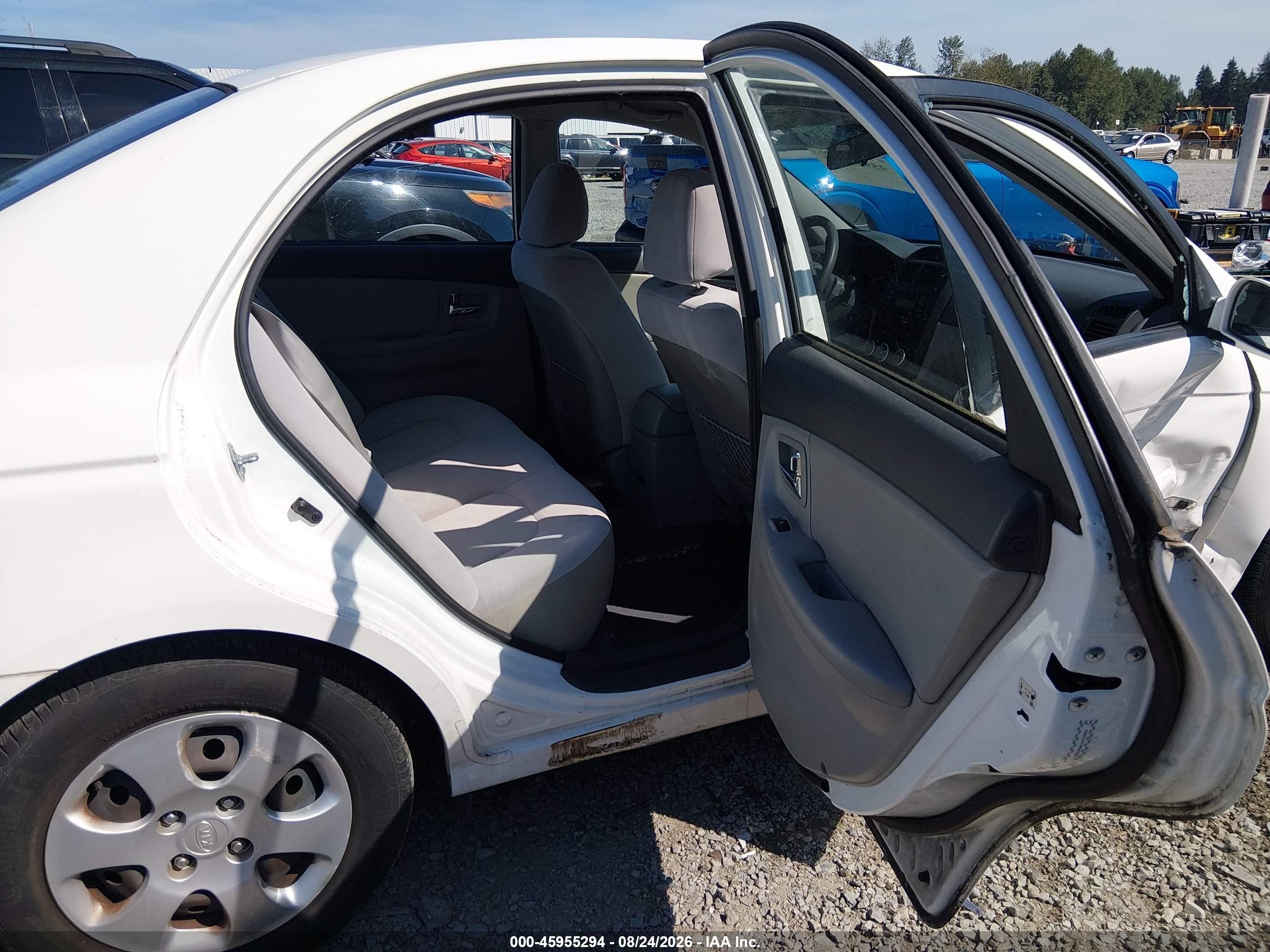 2009 Kia Spectra Ex Белый vin: KNAFE222195654606