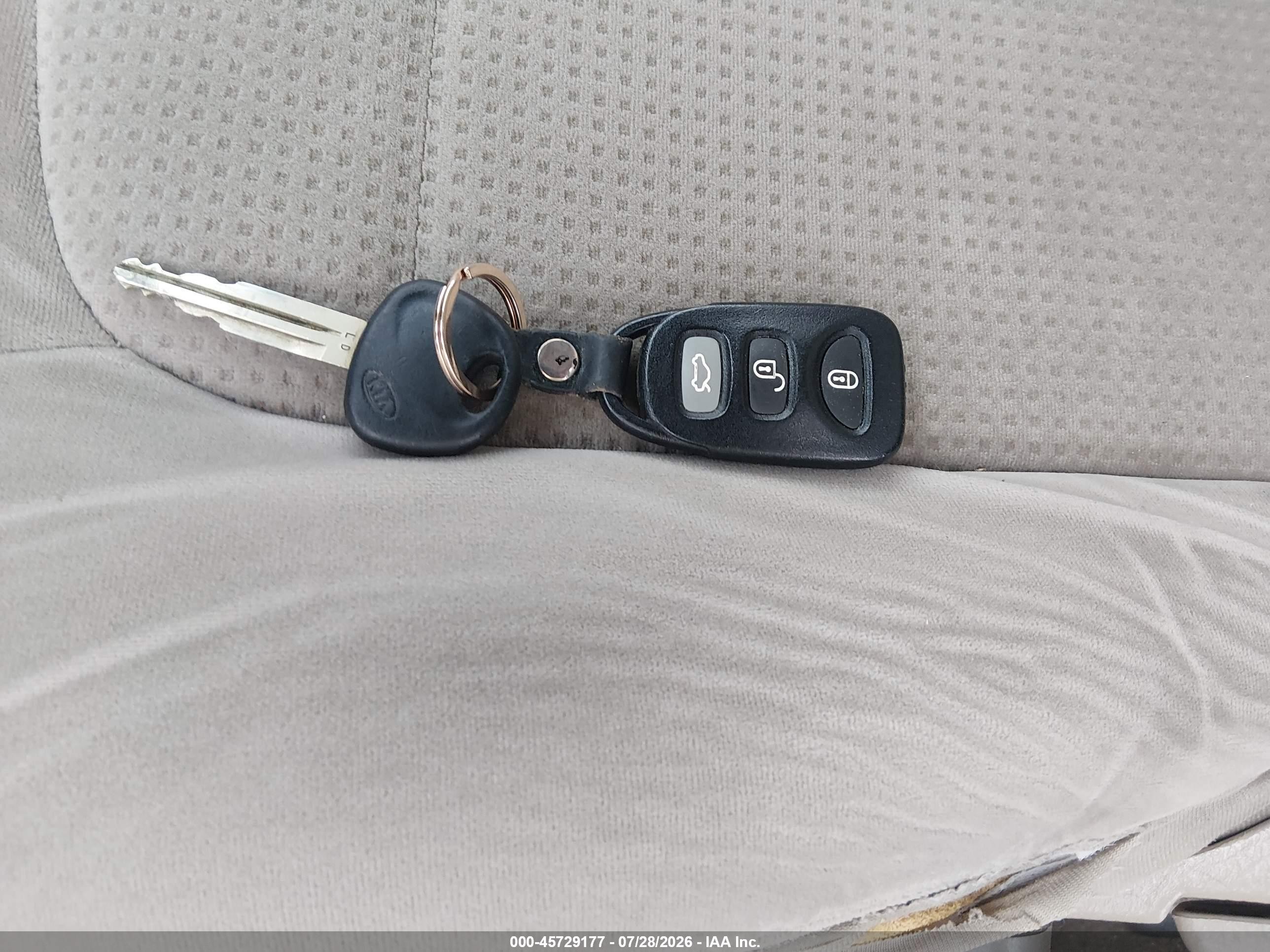 2009 Kia Spectra Ex Gold vin: KNAFE222295659782