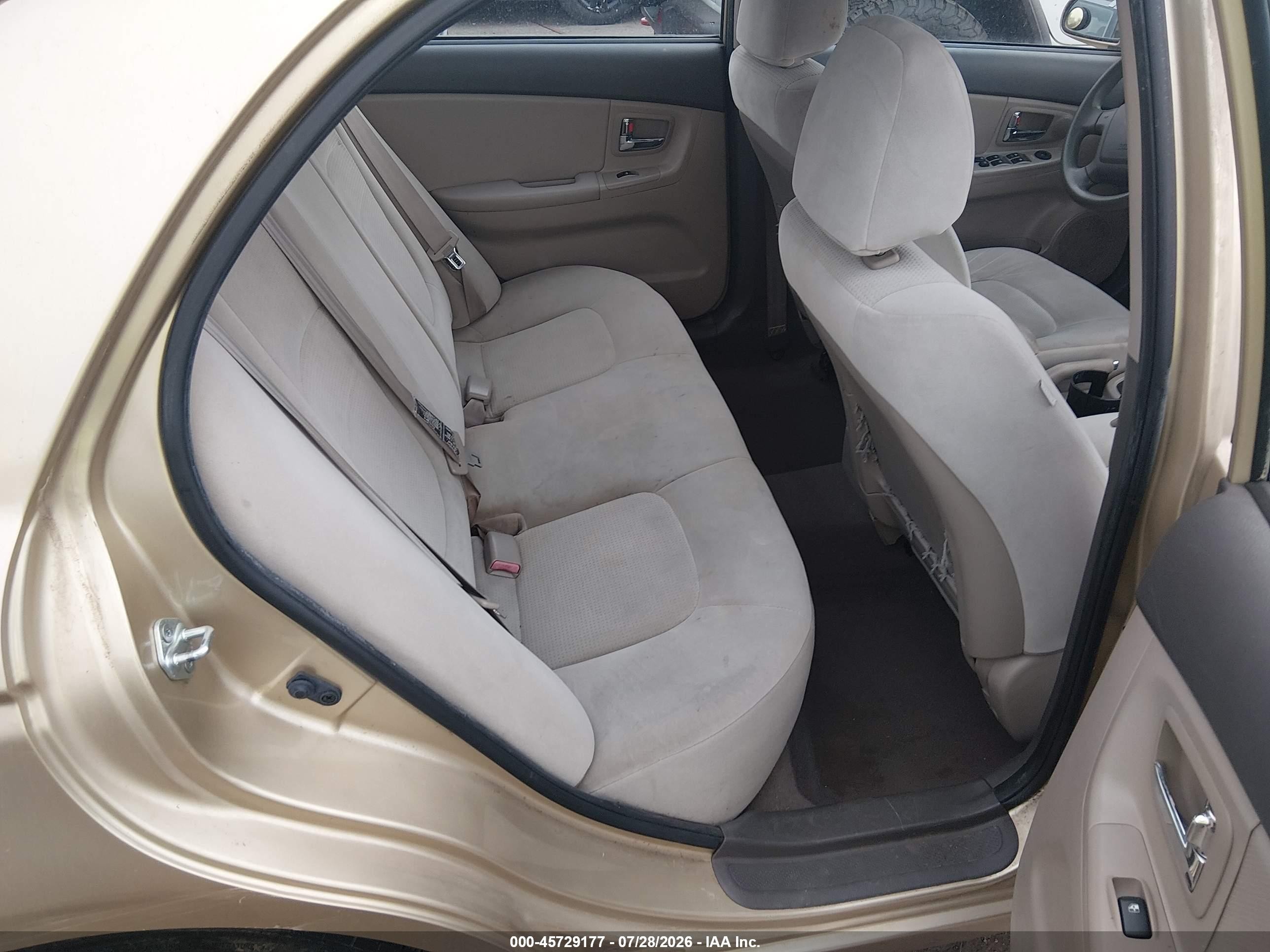 2009 Kia Spectra Ex Gold vin: KNAFE222295659782