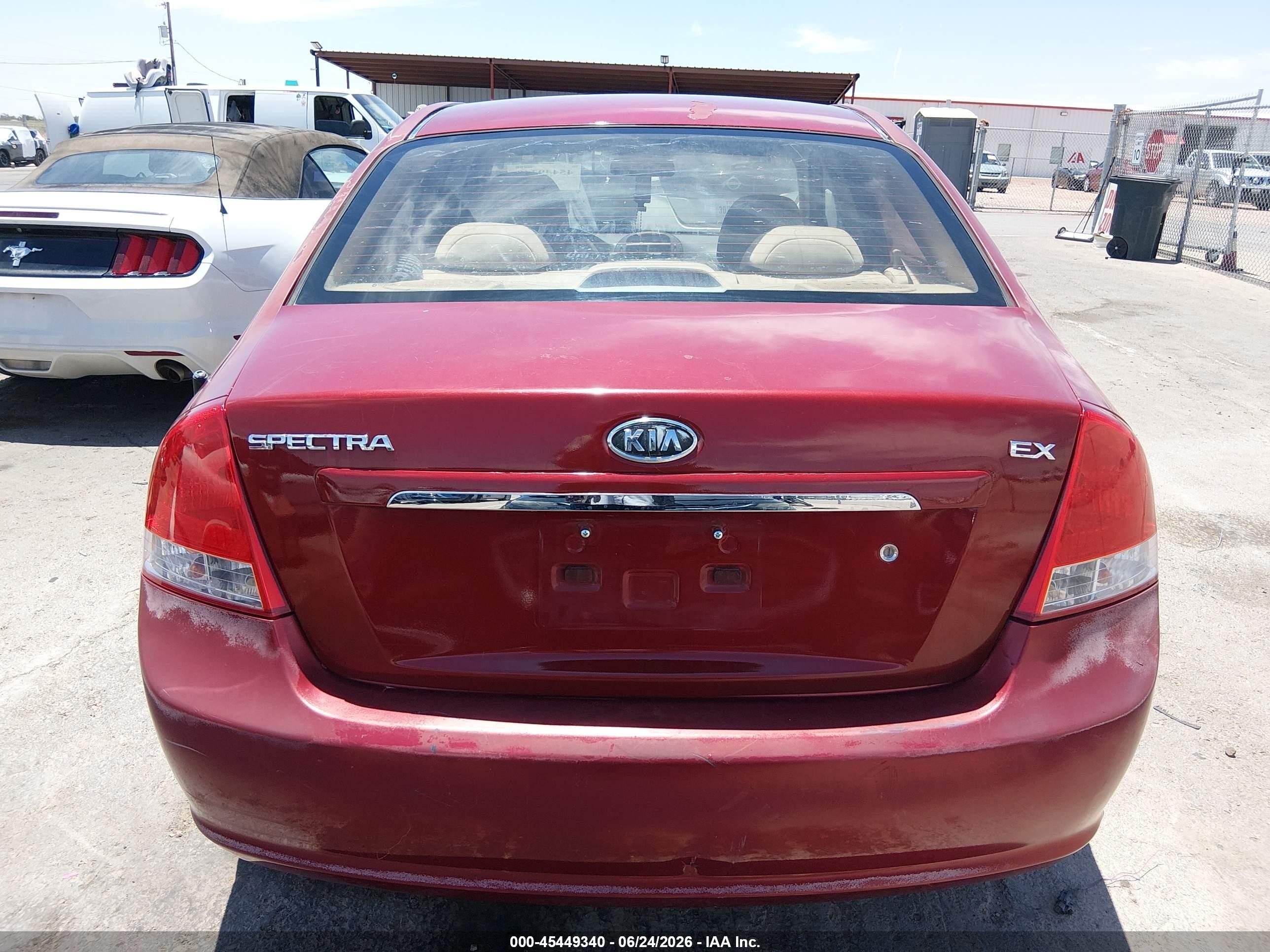 2009 Kia Spectra Ex Maroon vin: KNAFE222395638424