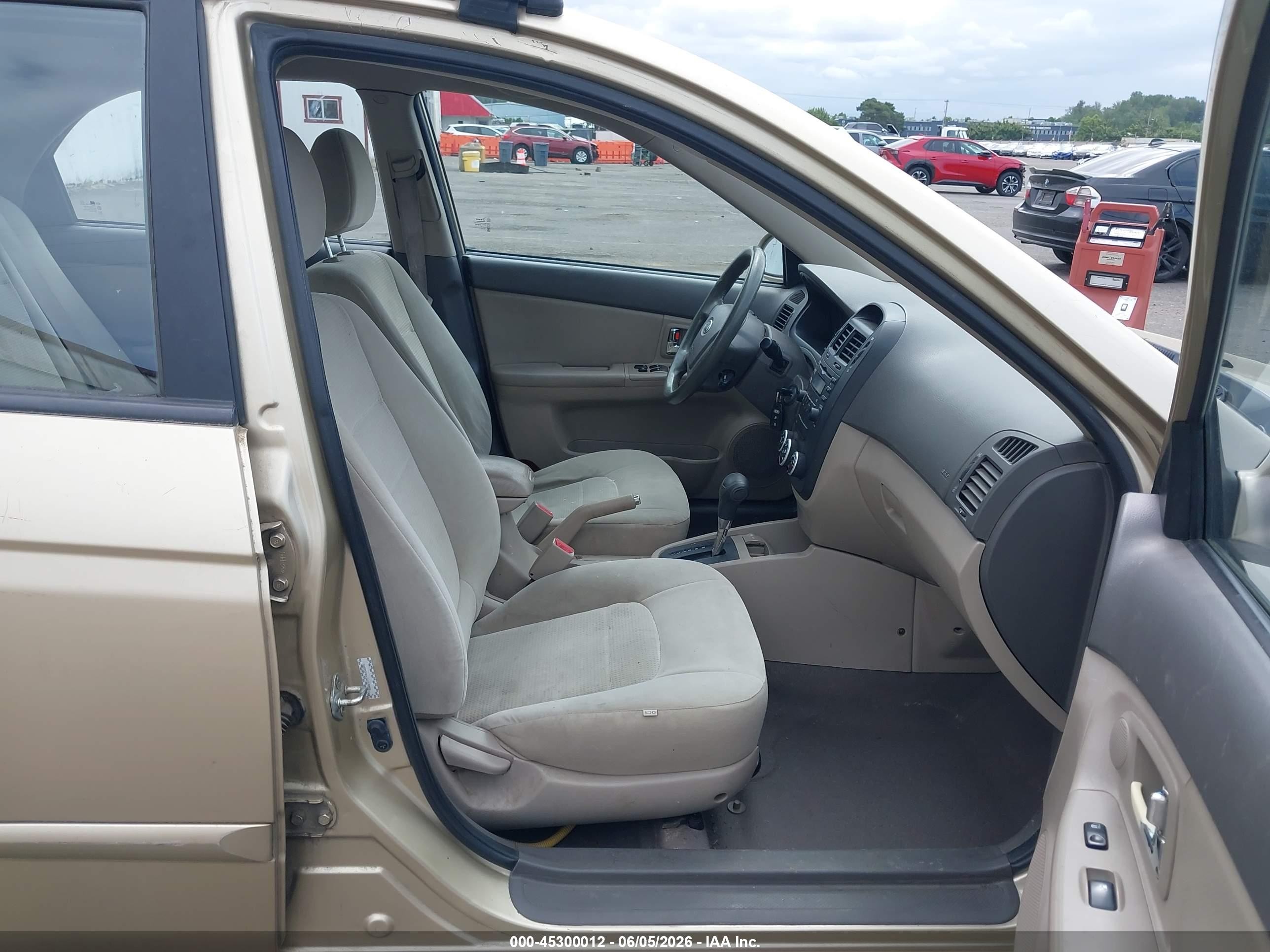 2009 Kia Spectra Ex Gold vin: KNAFE222495658925