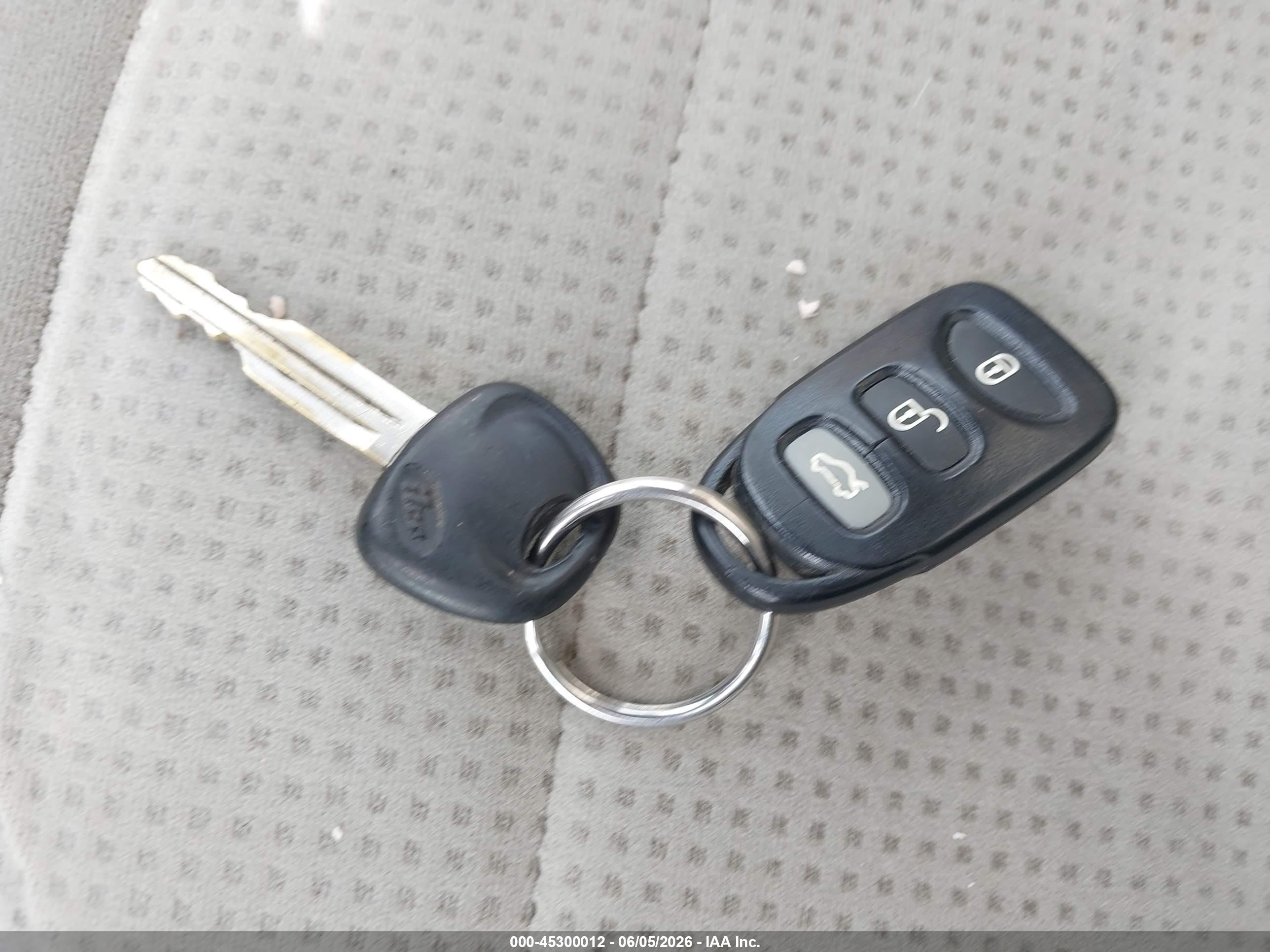 2009 Kia Spectra Ex Gold vin: KNAFE222495658925