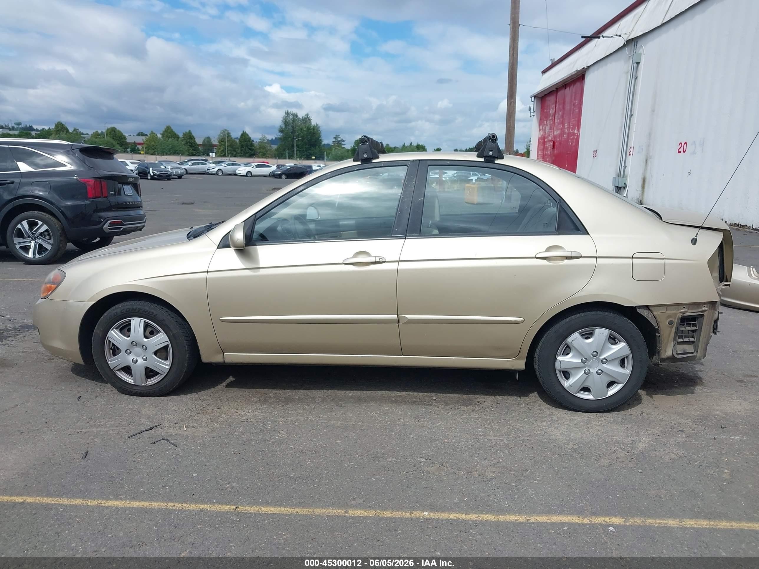 2009 Kia Spectra Ex Gold vin: KNAFE222495658925