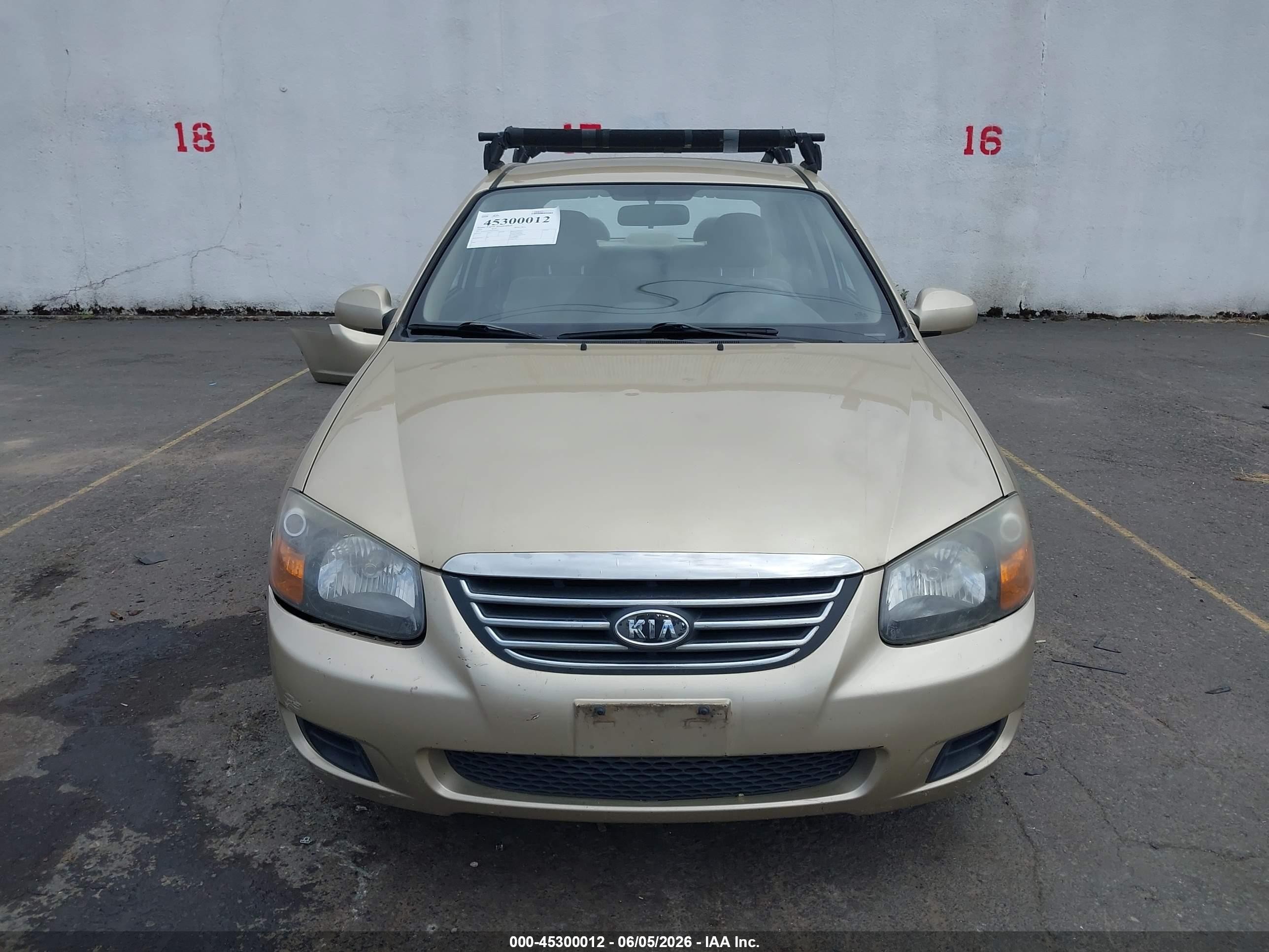 2009 Kia Spectra Ex Gold vin: KNAFE222495658925