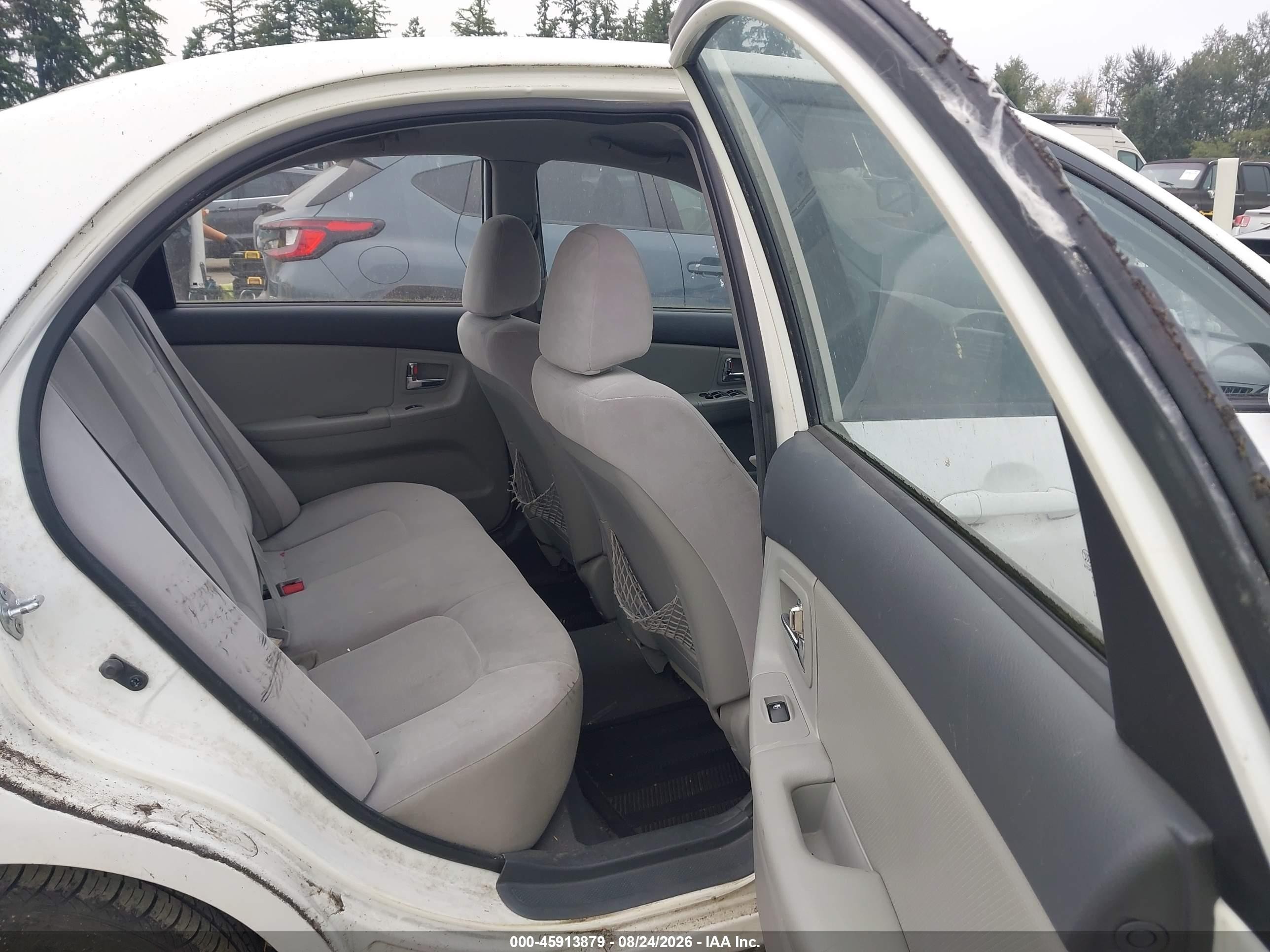 2009 Kia Spectra Ex White vin: KNAFE222695667710