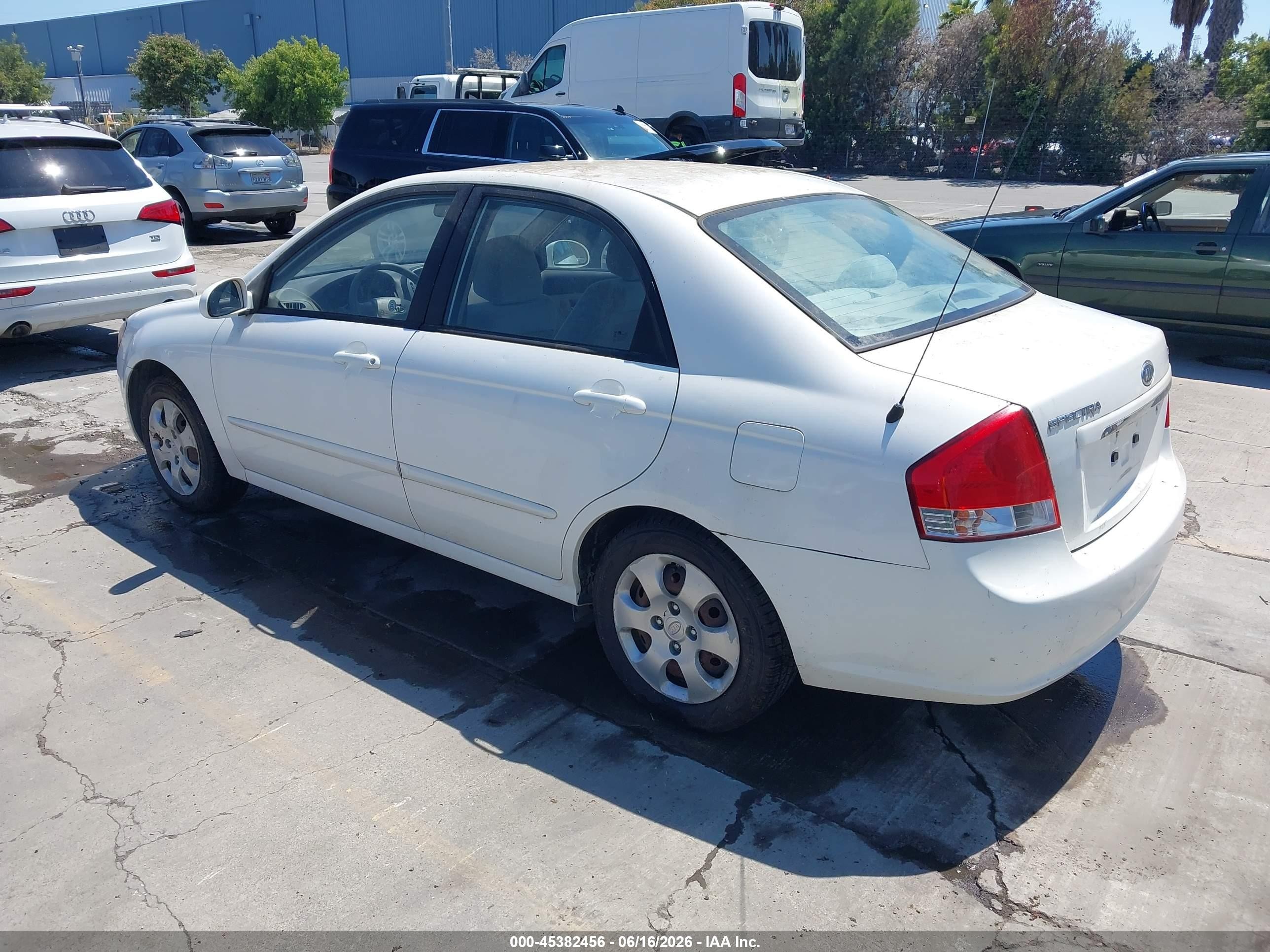 2009 Kia Spectra Ex Белый vin: KNAFE222795663844