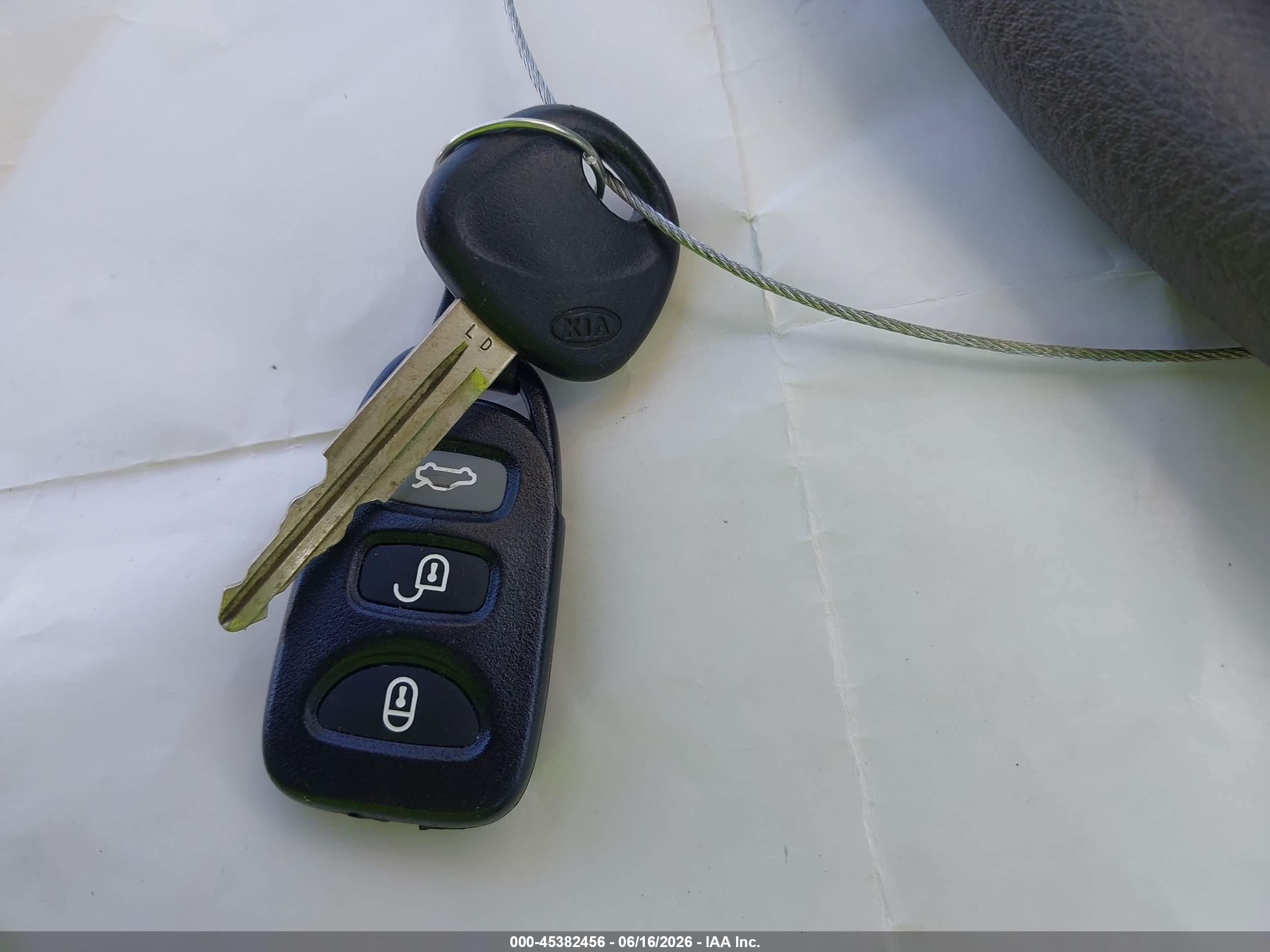 2009 Kia Spectra Ex Белый vin: KNAFE222795663844