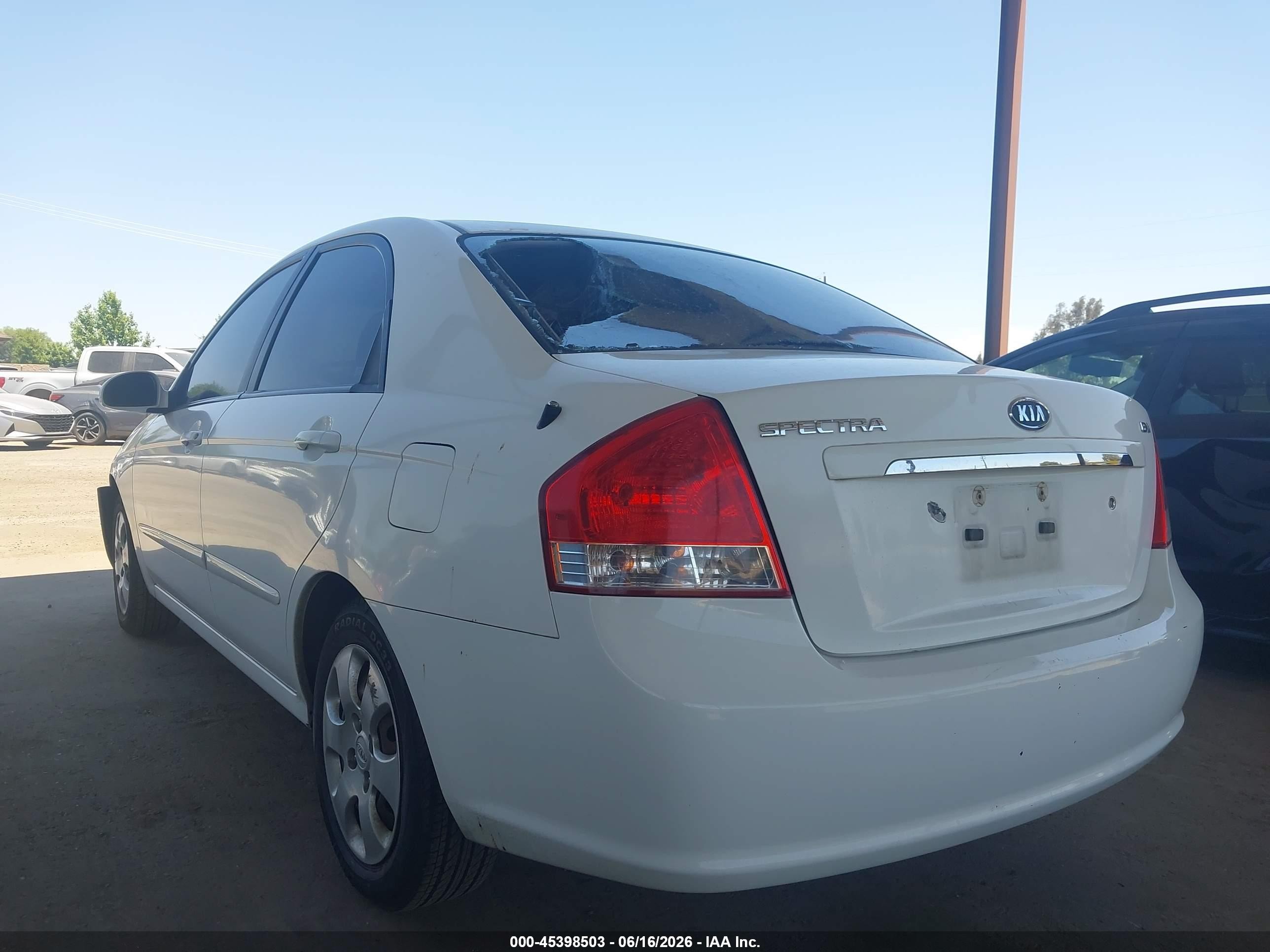 2009 Kia Spectra Ex White vin: KNAFE222895637057