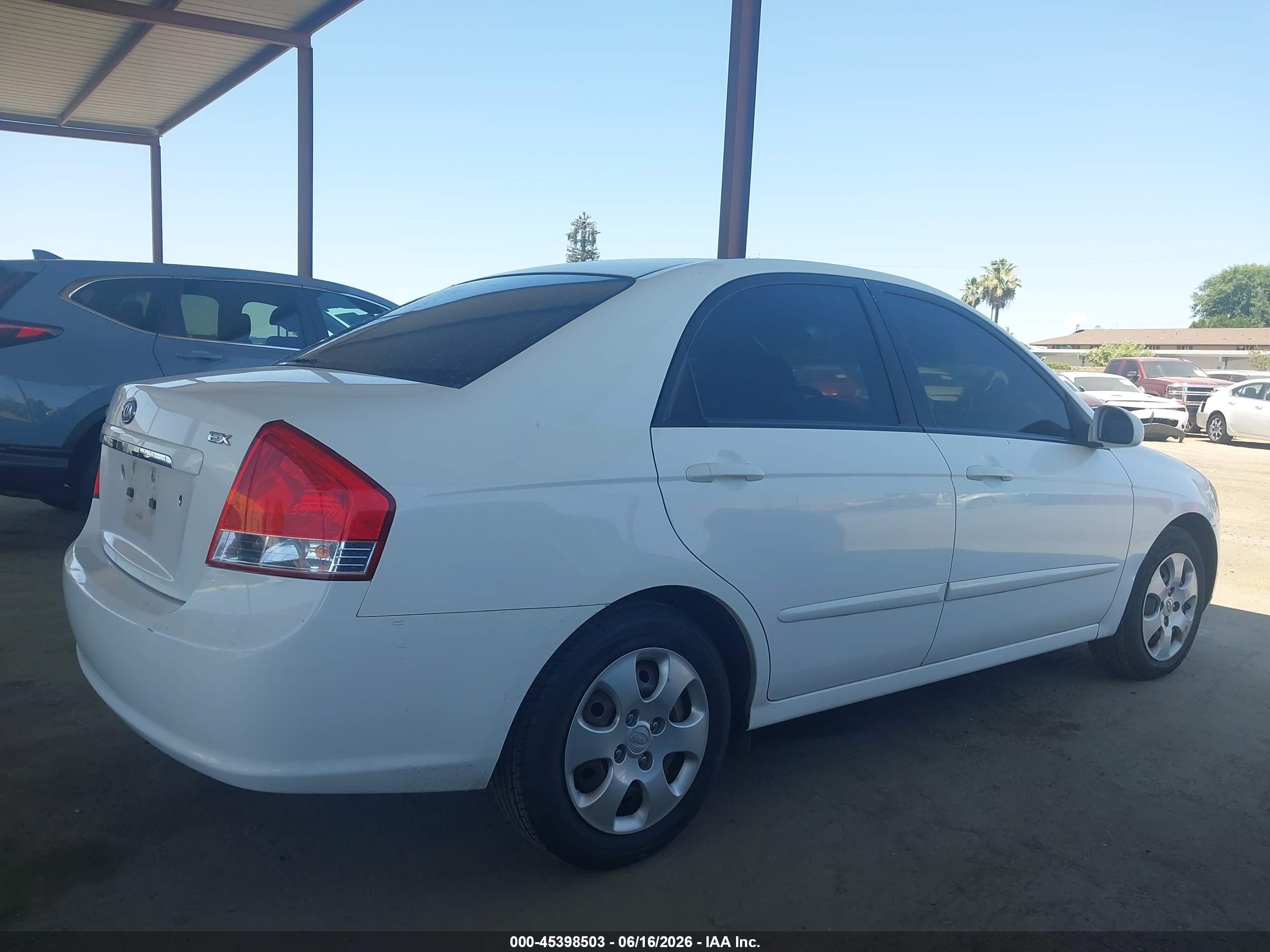 2009 Kia Spectra Ex White vin: KNAFE222895637057