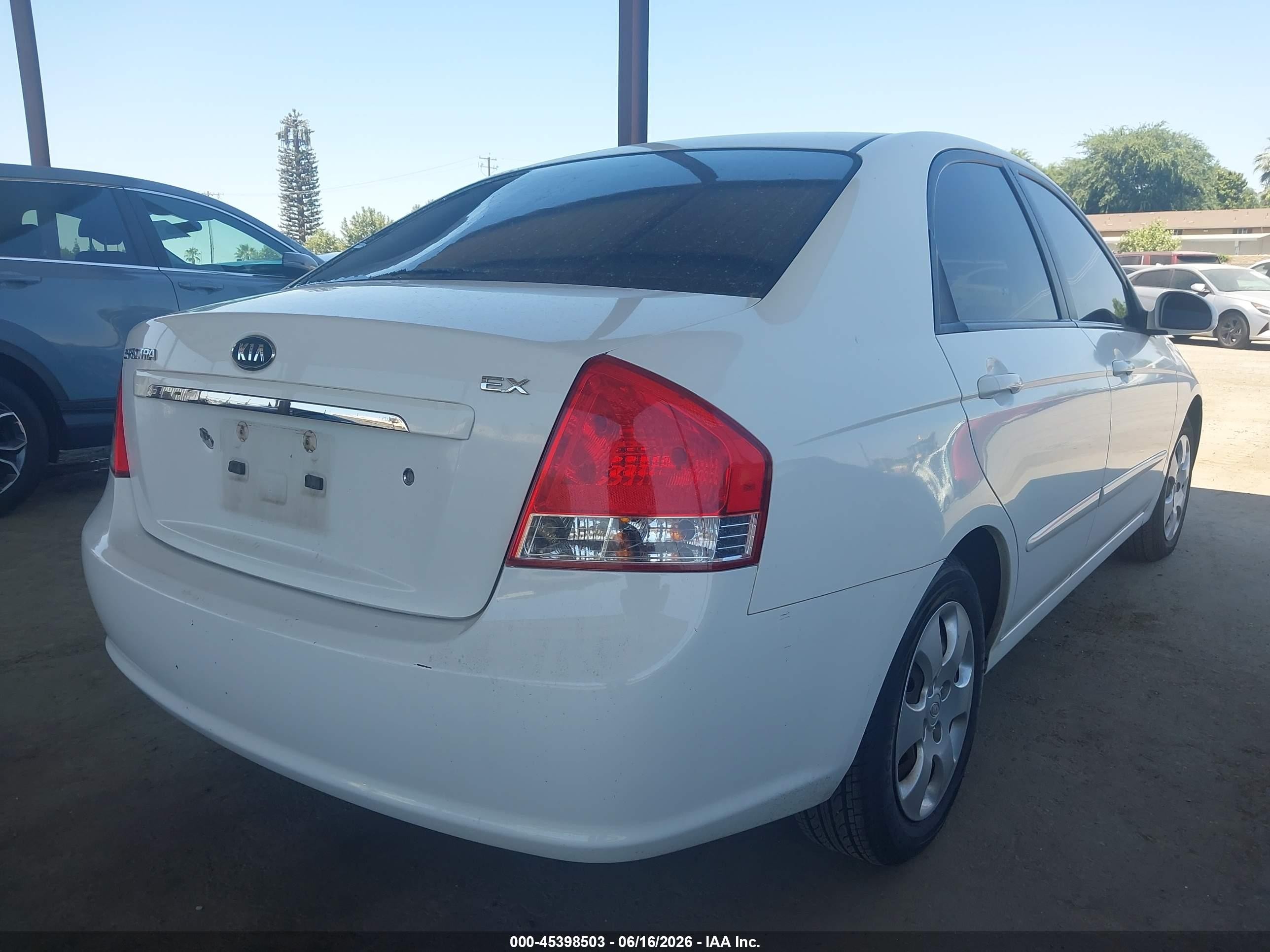 2009 Kia Spectra Ex White vin: KNAFE222895637057