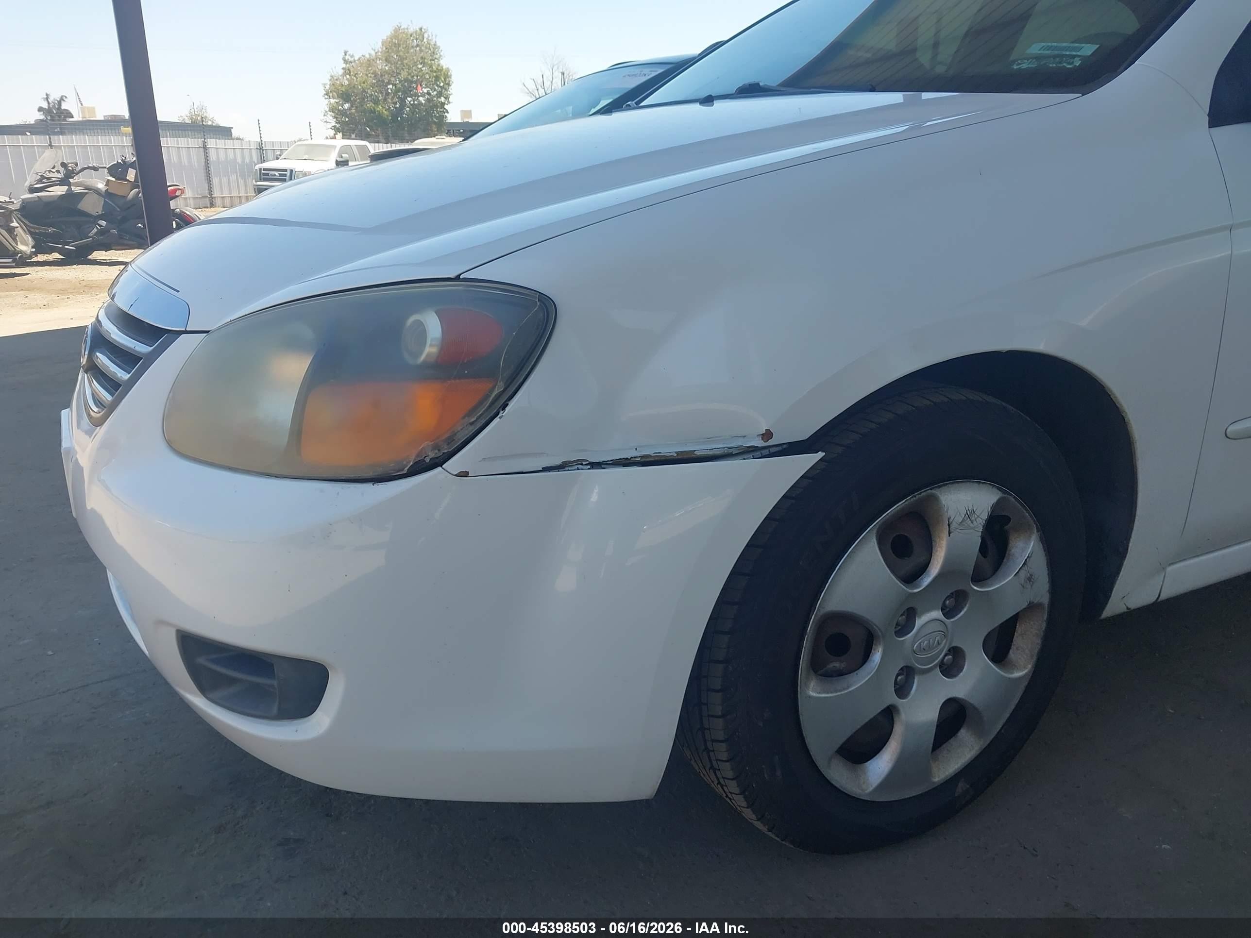 2009 Kia Spectra Ex White vin: KNAFE222895637057