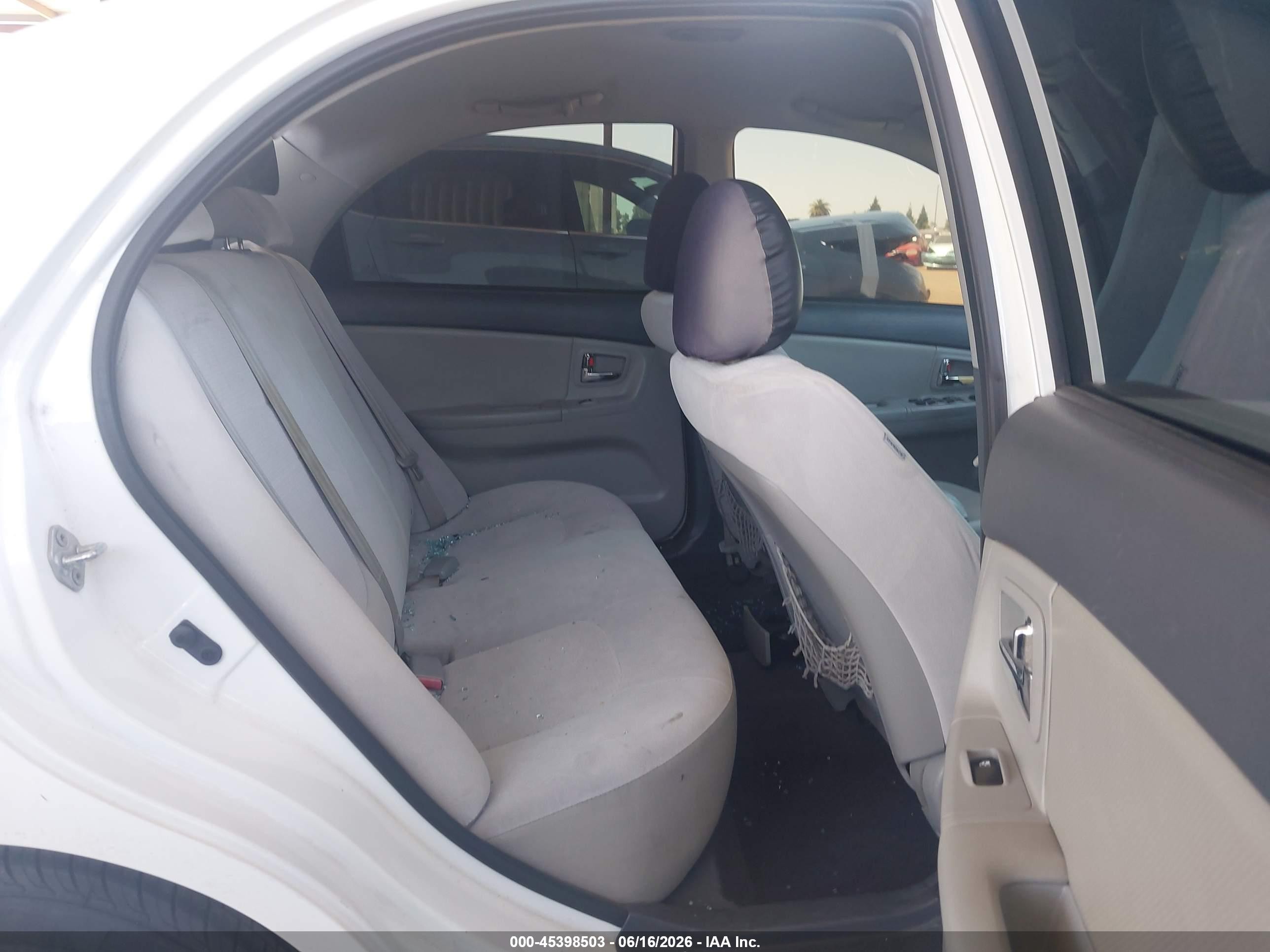 2009 Kia Spectra Ex White vin: KNAFE222895637057