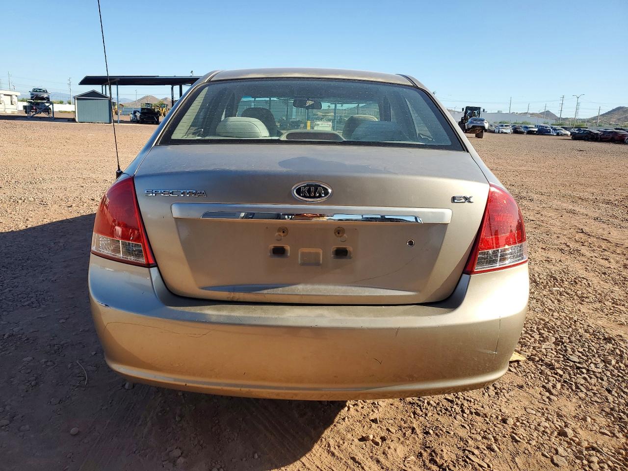 2009 Kia Spectra Lx Gold vin: KNAFE222X95592767