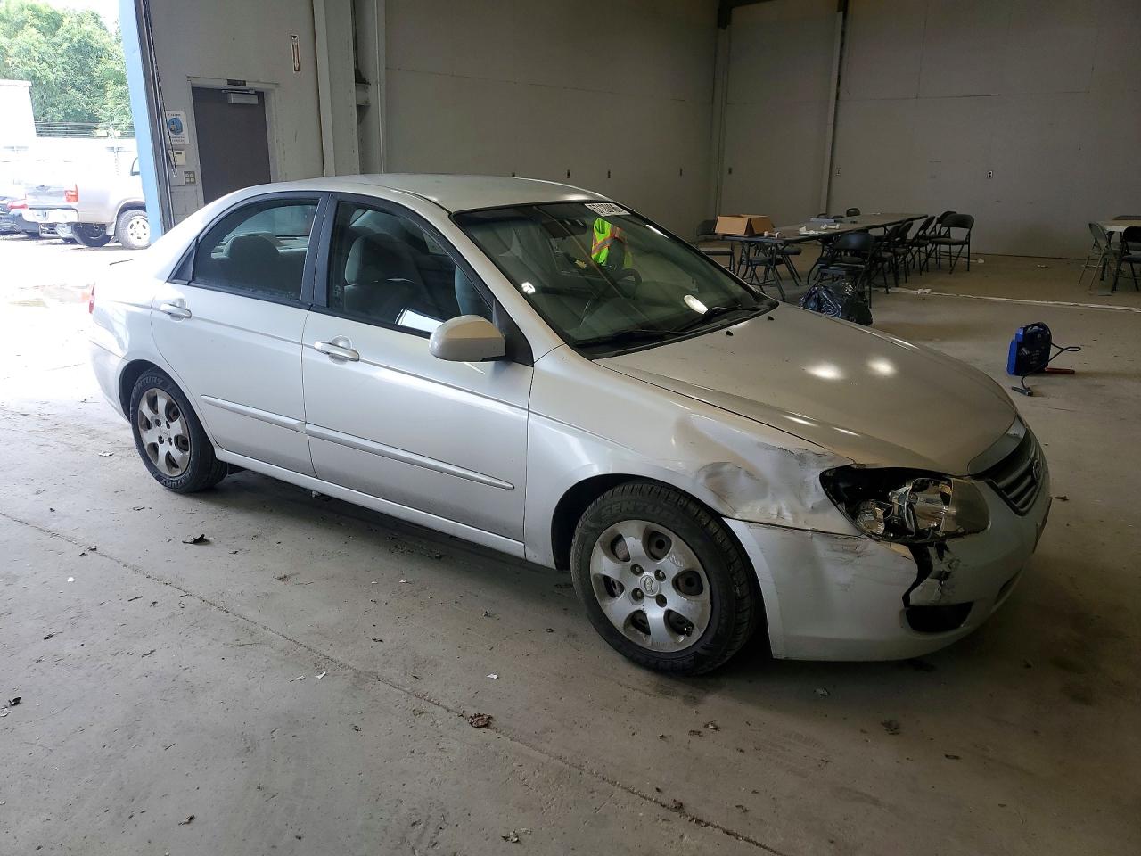 2009 Kia Spectra Lx Серебряный vin: KNAFE222X95667399