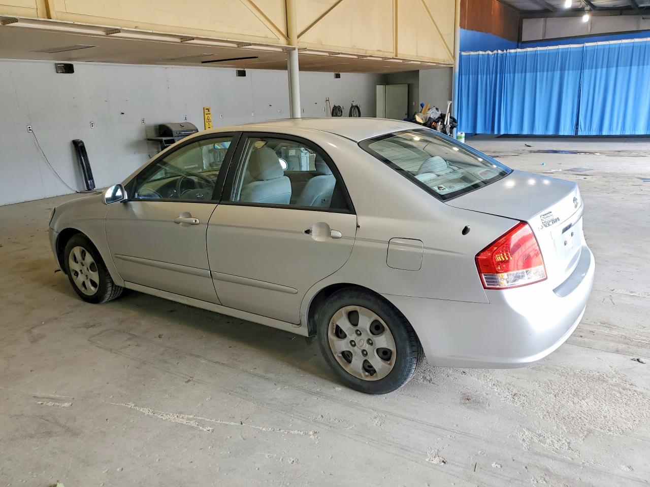 2009 Kia Spectra Lx Серебряный vin: KNAFE222X95667399