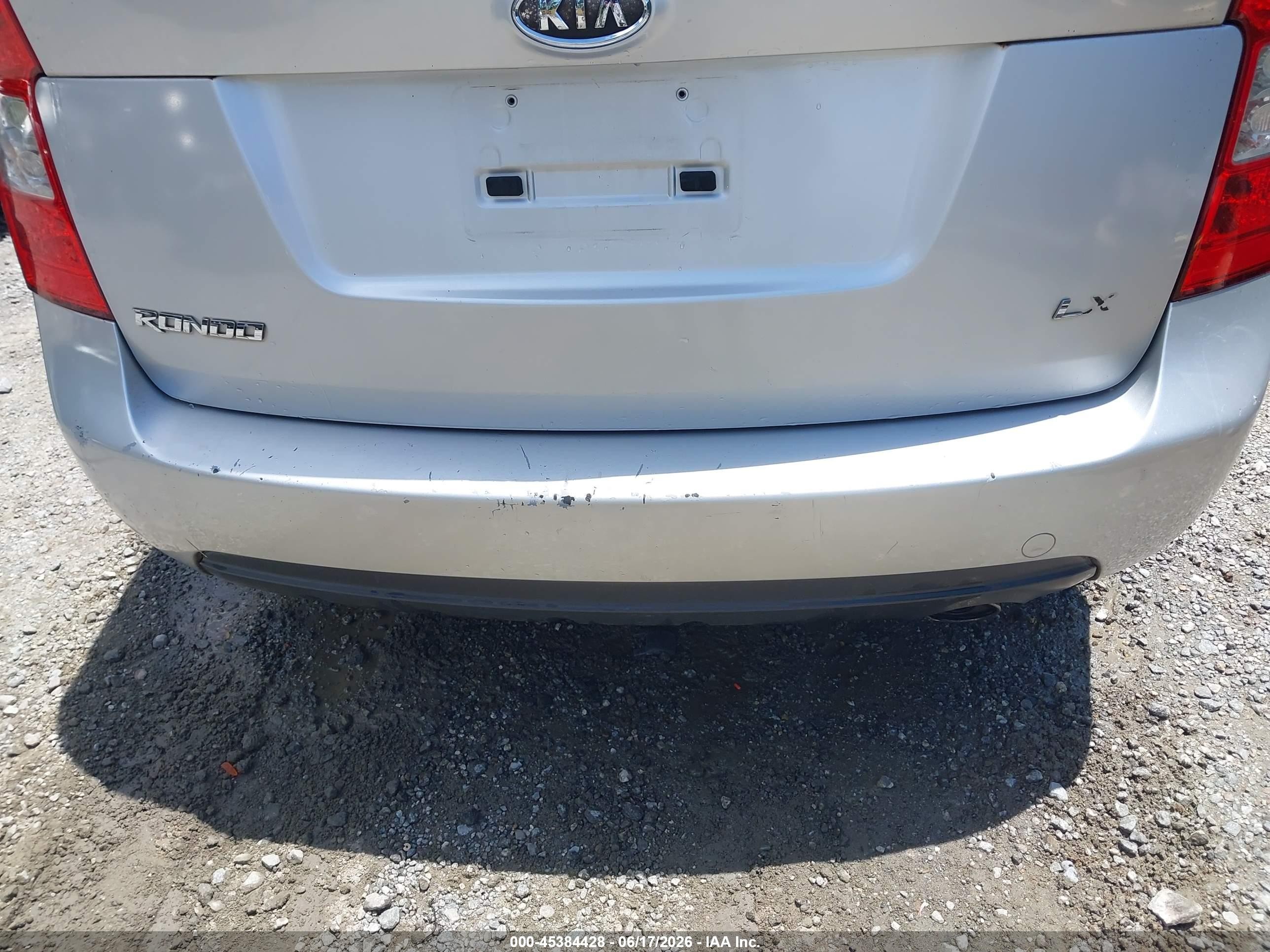 2007 Kia Rondo Lx Silver vin: KNAFG525077049869